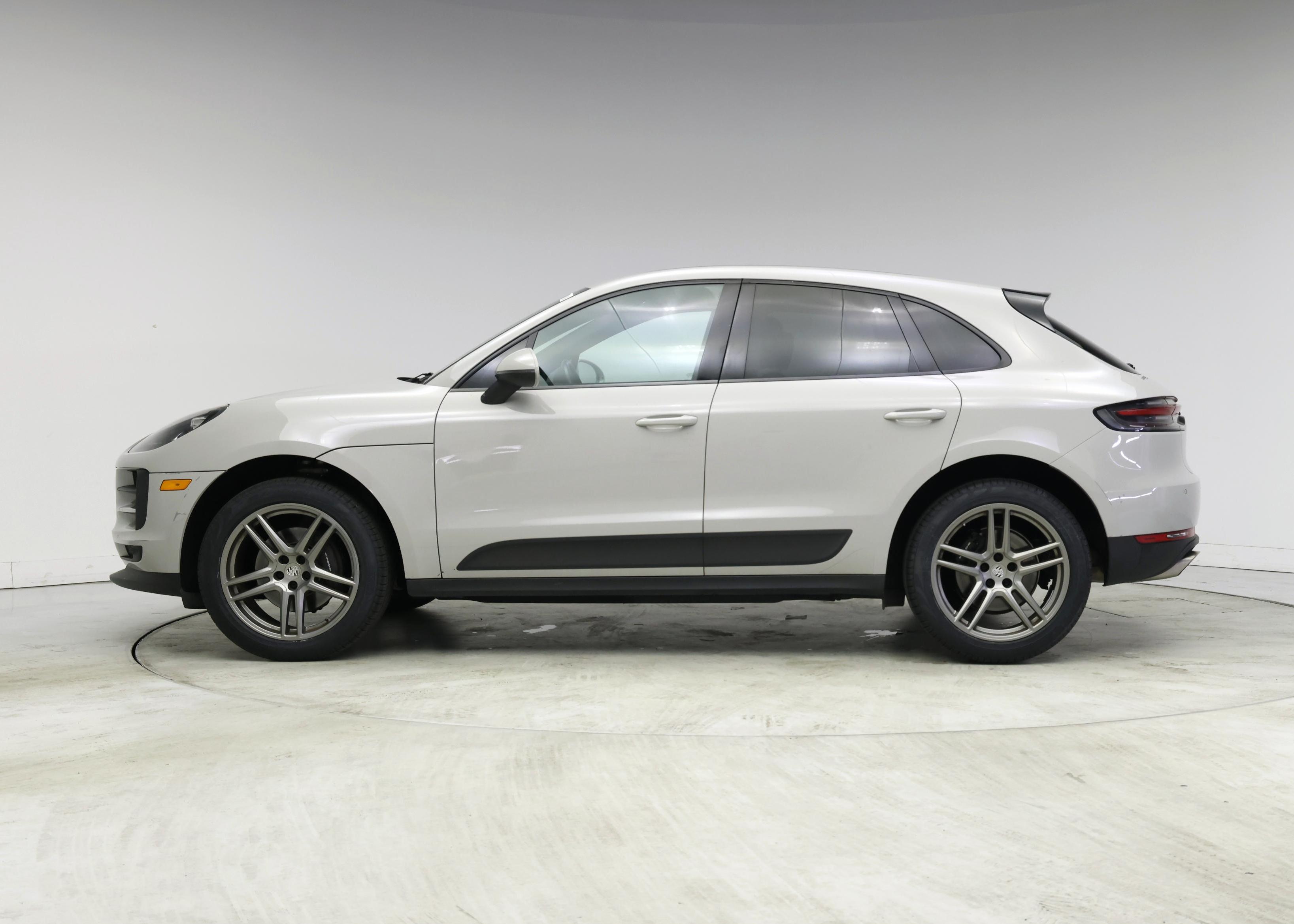 Thumbnail: 2020 Porsche Macan - 3