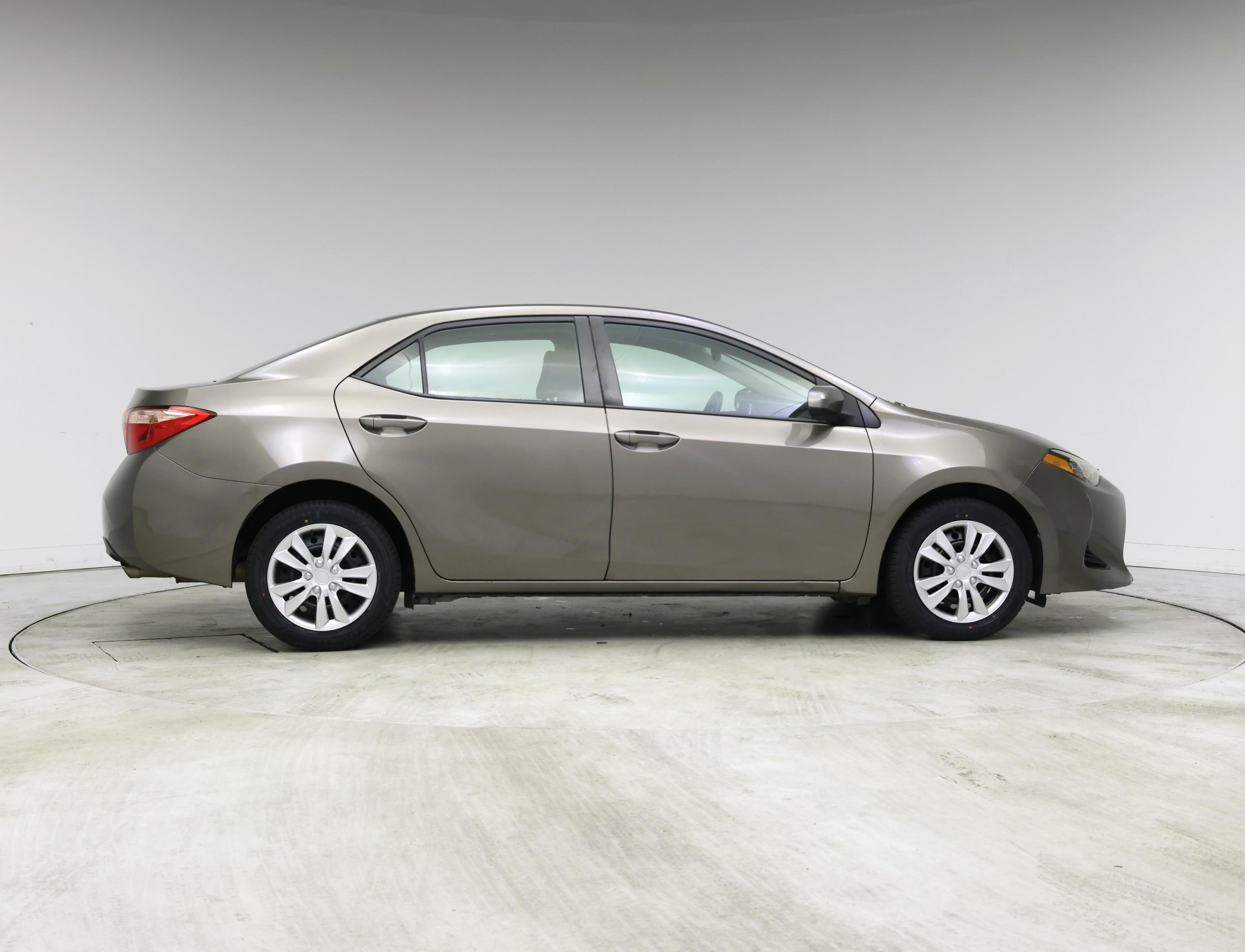 Thumbnail: 2017 Toyota Corolla - 7