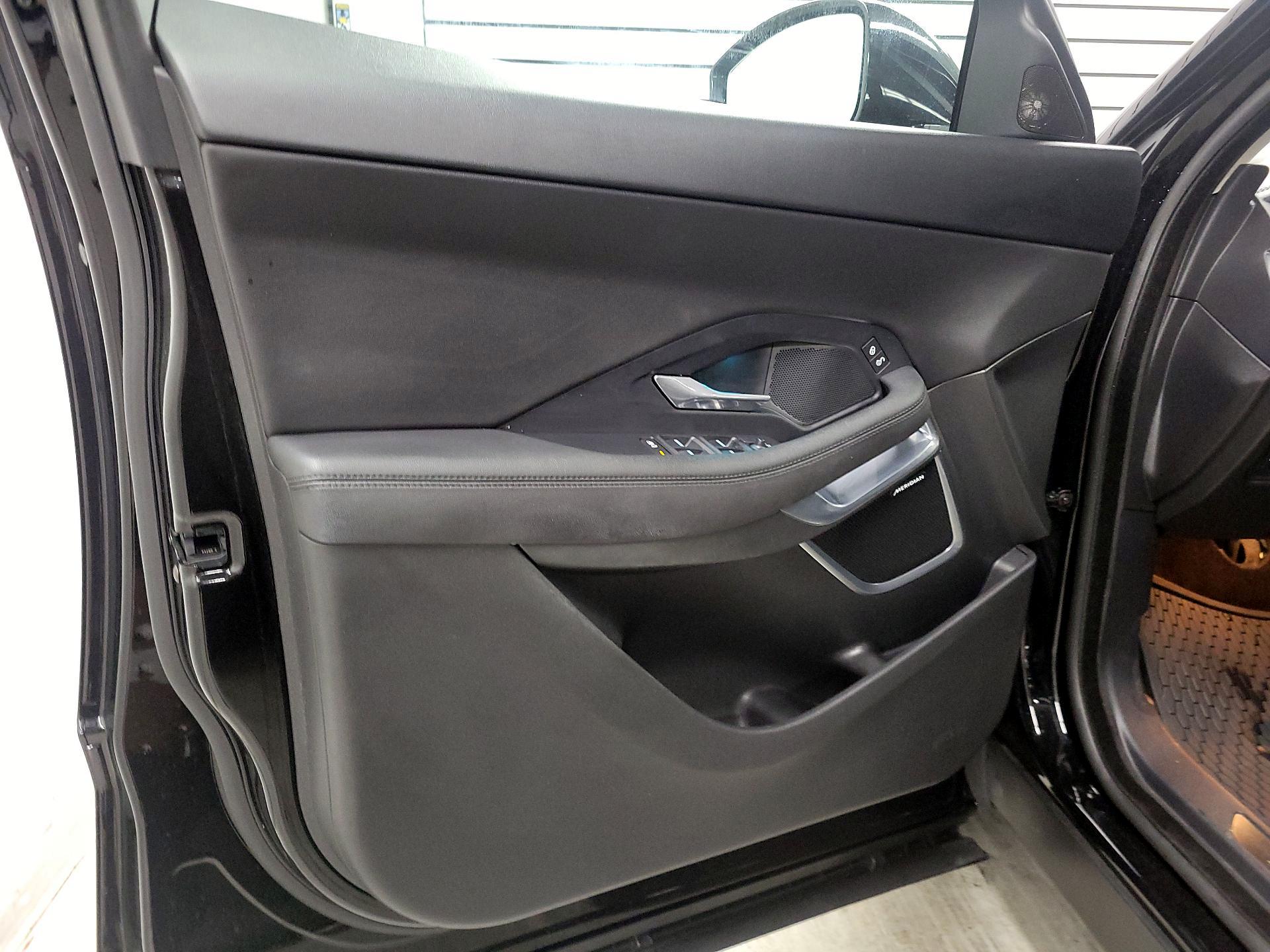 Thumbnail: 2019 Jaguar E-Pace - 12