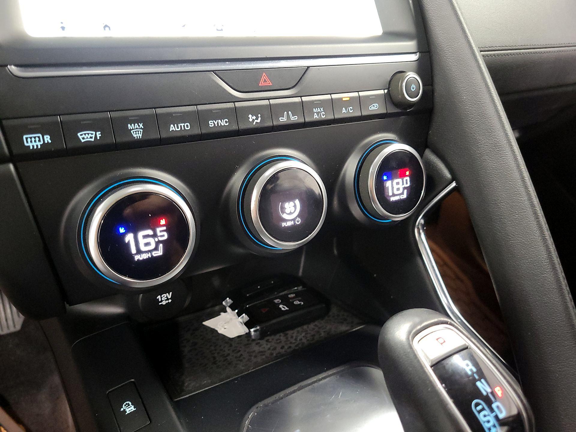 Thumbnail: 2019 Jaguar E-Pace - 16