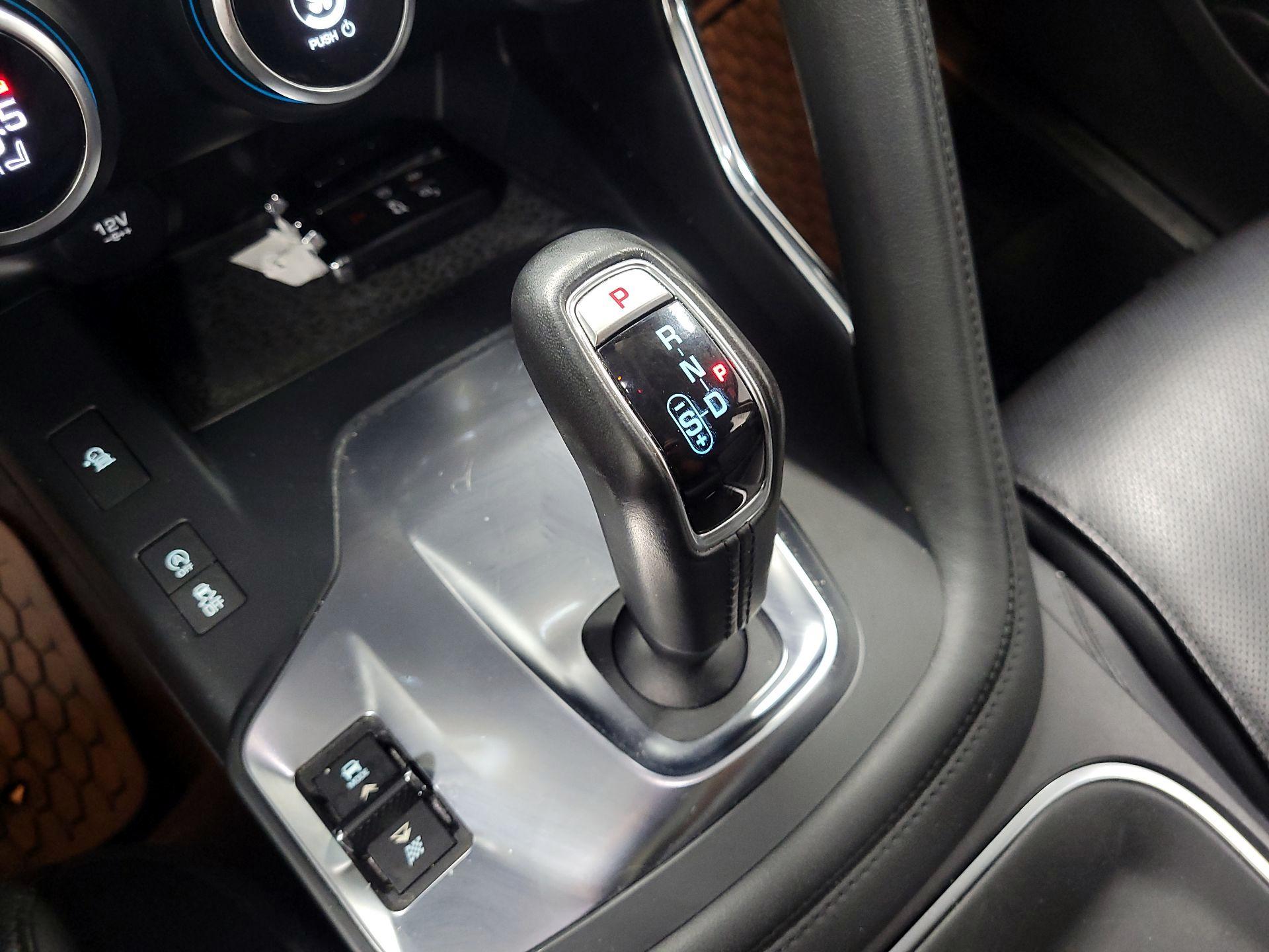 Thumbnail: 2019 Jaguar E-Pace - 17
