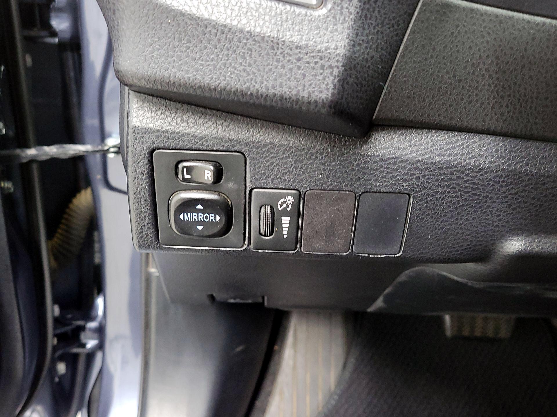 Thumbnail: 2015 Toyota Corolla - 13