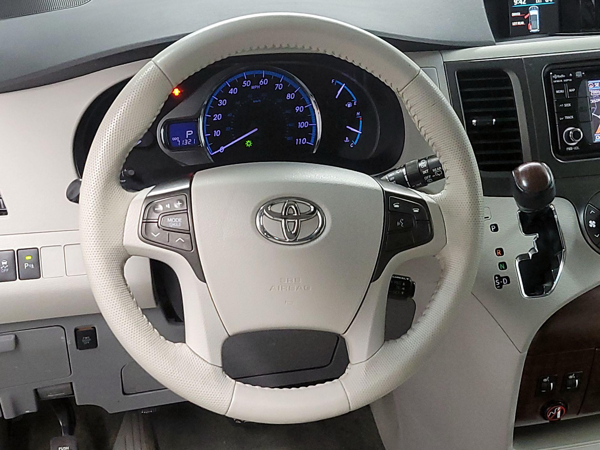 Thumbnail: 2014 Toyota Sienna - 10