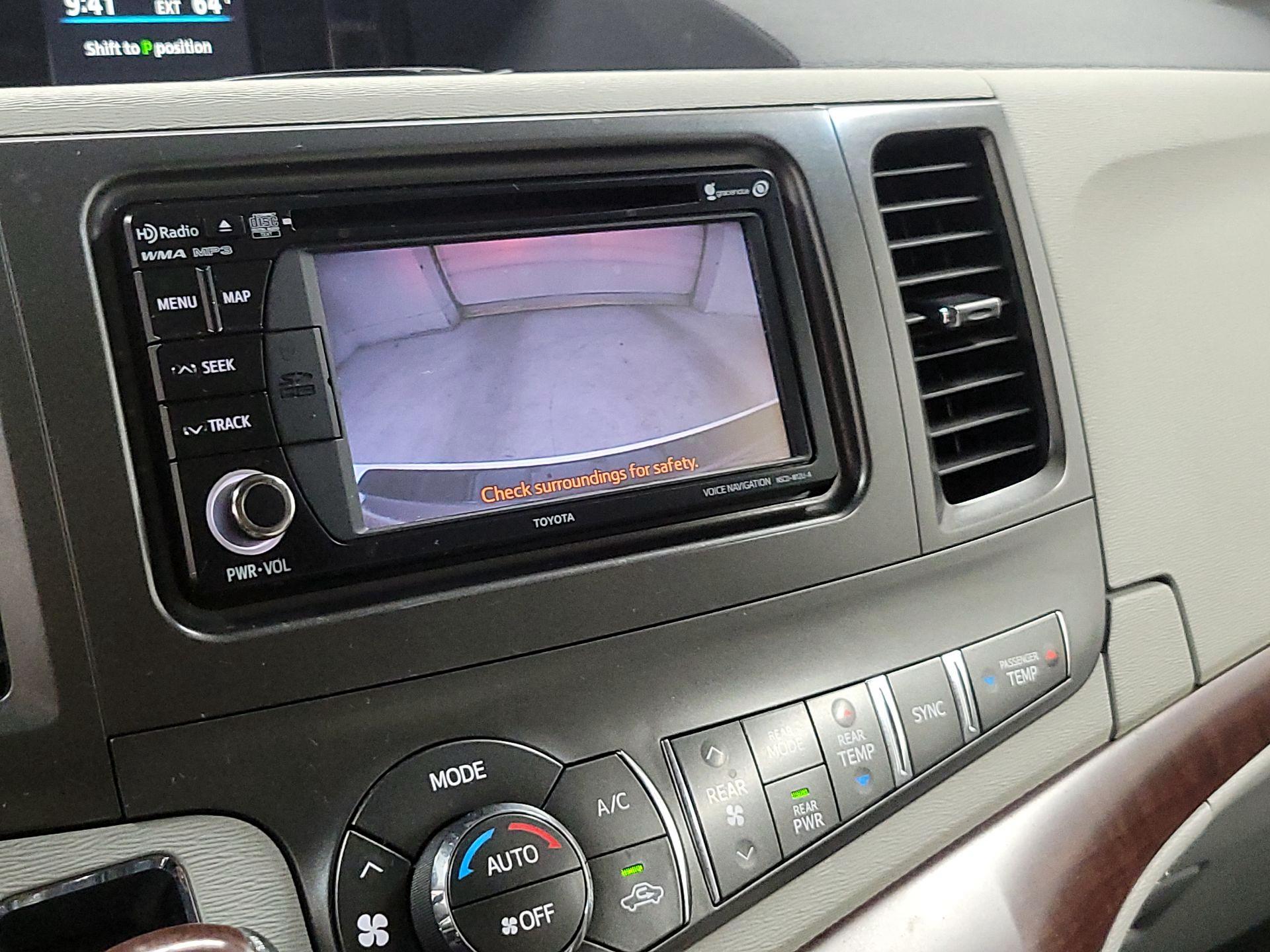 Thumbnail: 2014 Toyota Sienna - 13