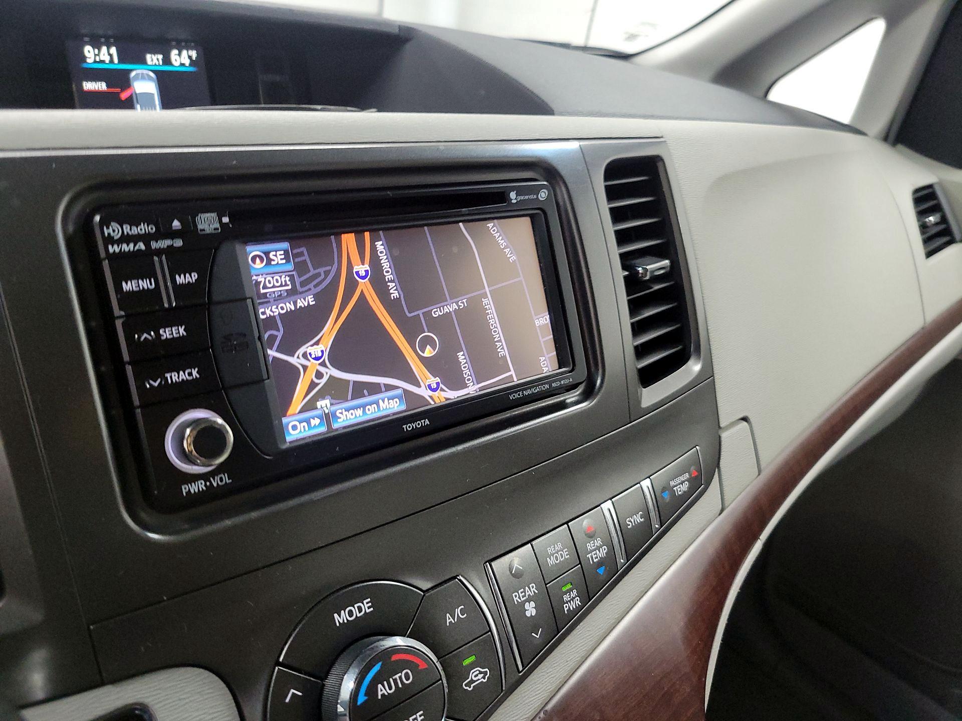 Thumbnail: 2014 Toyota Sienna - 14