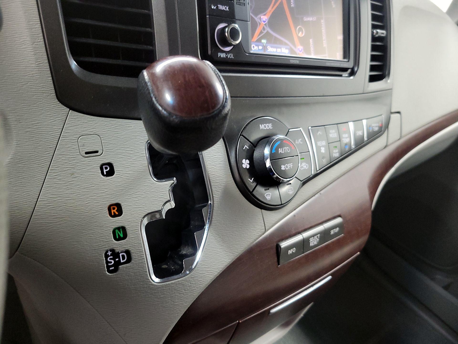 Thumbnail: 2014 Toyota Sienna - 16