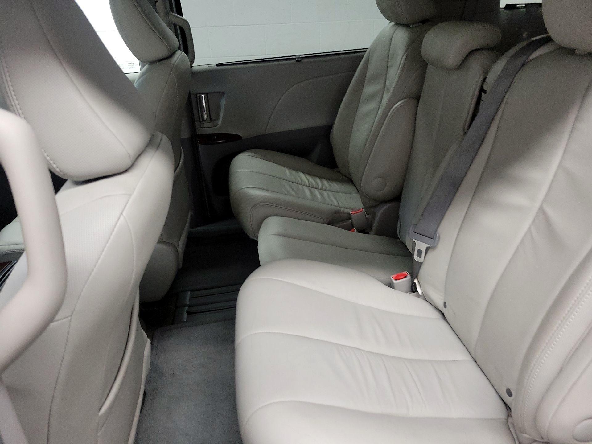 Thumbnail: 2014 Toyota Sienna - 17