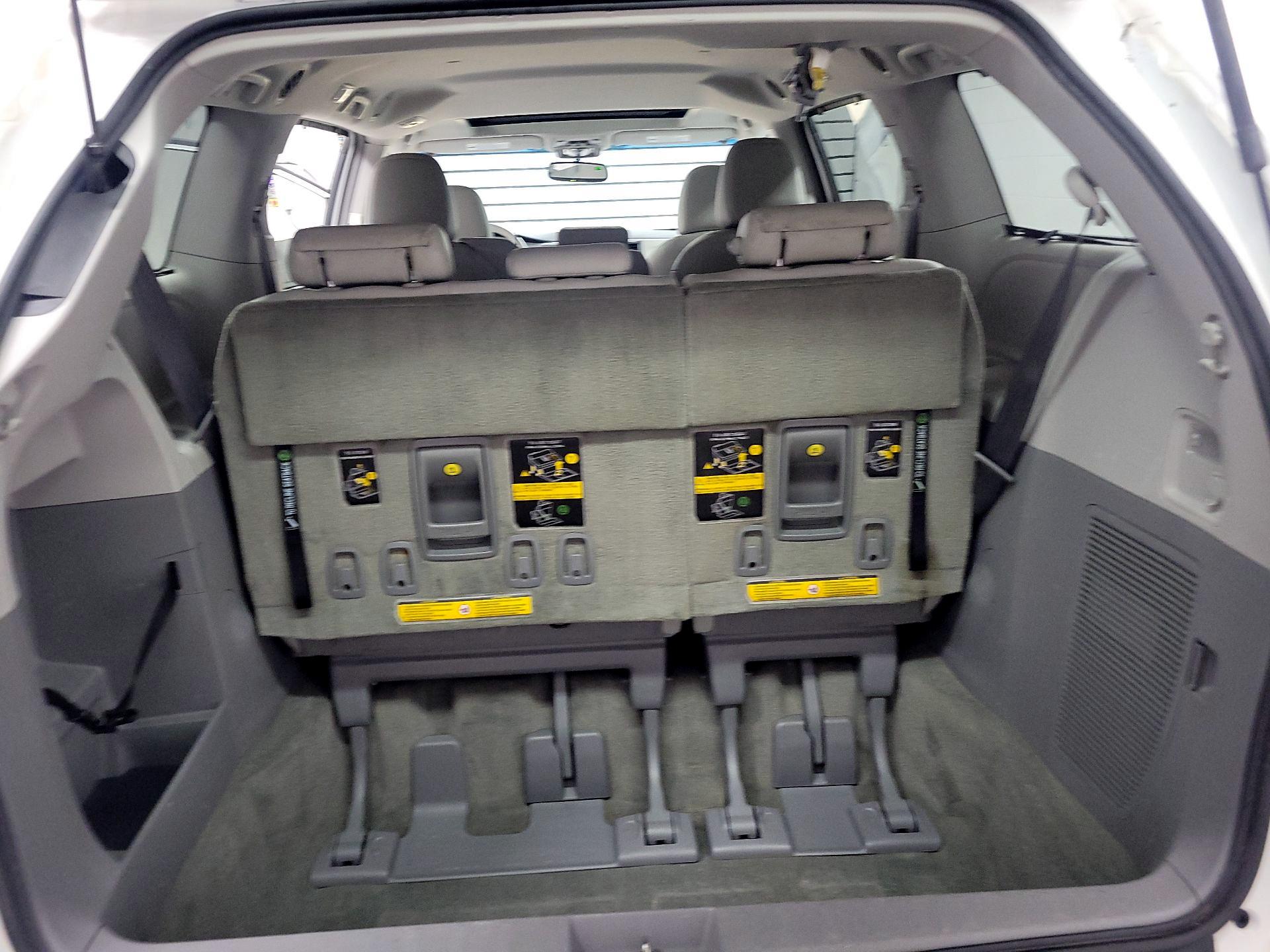 Thumbnail: 2014 Toyota Sienna - 19