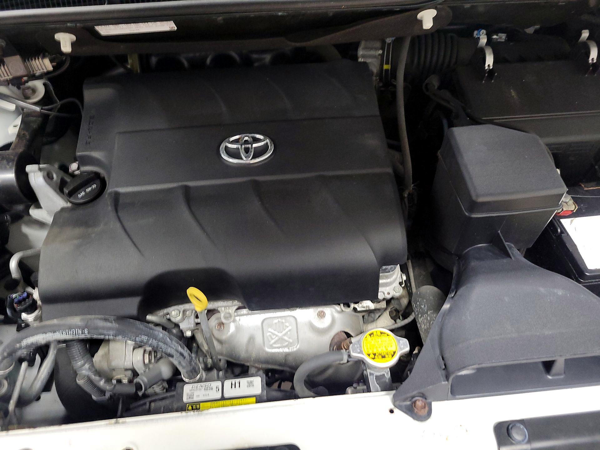 Thumbnail: 2014 Toyota Sienna - 20