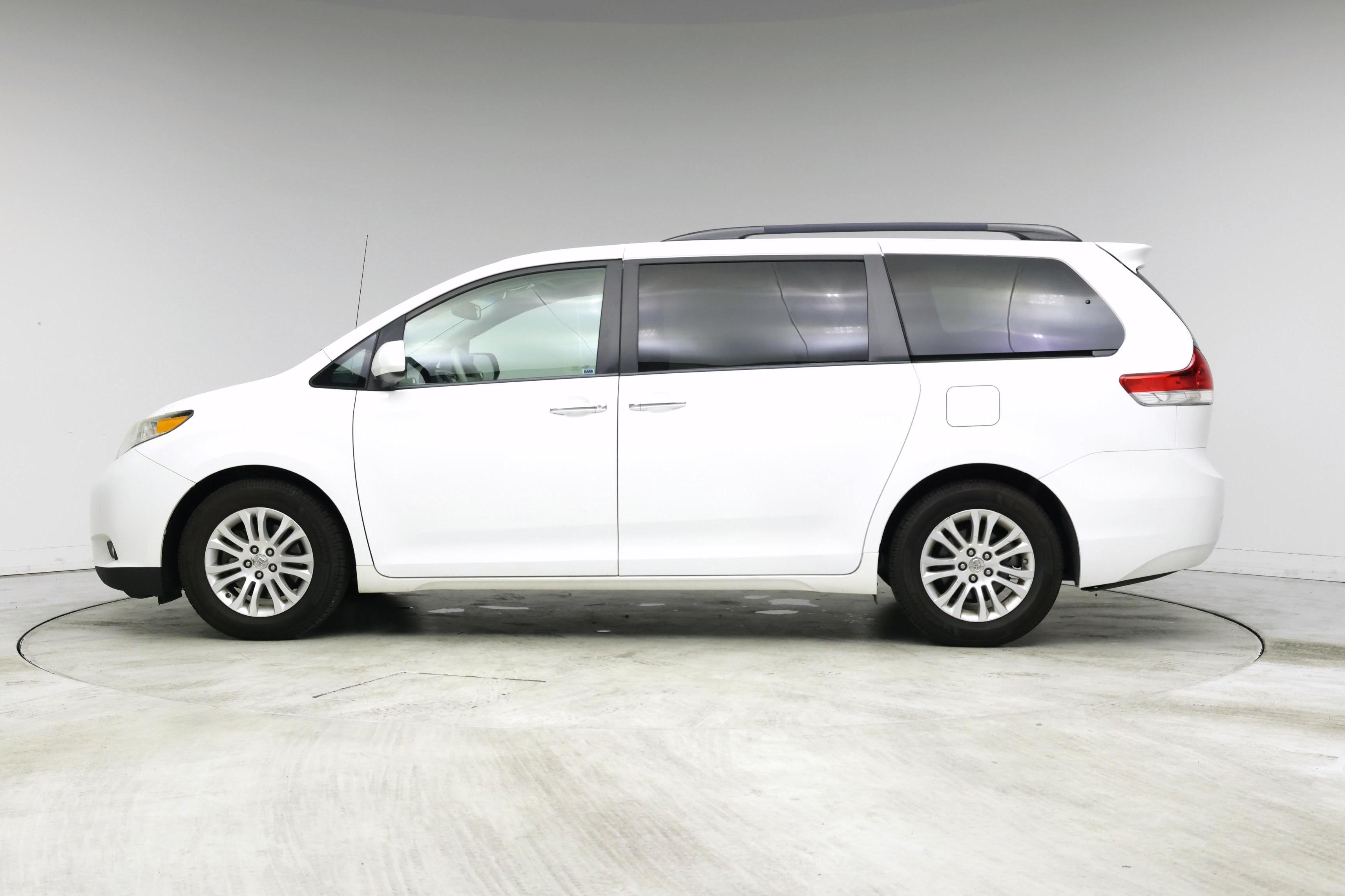 Thumbnail: 2014 Toyota Sienna - 3