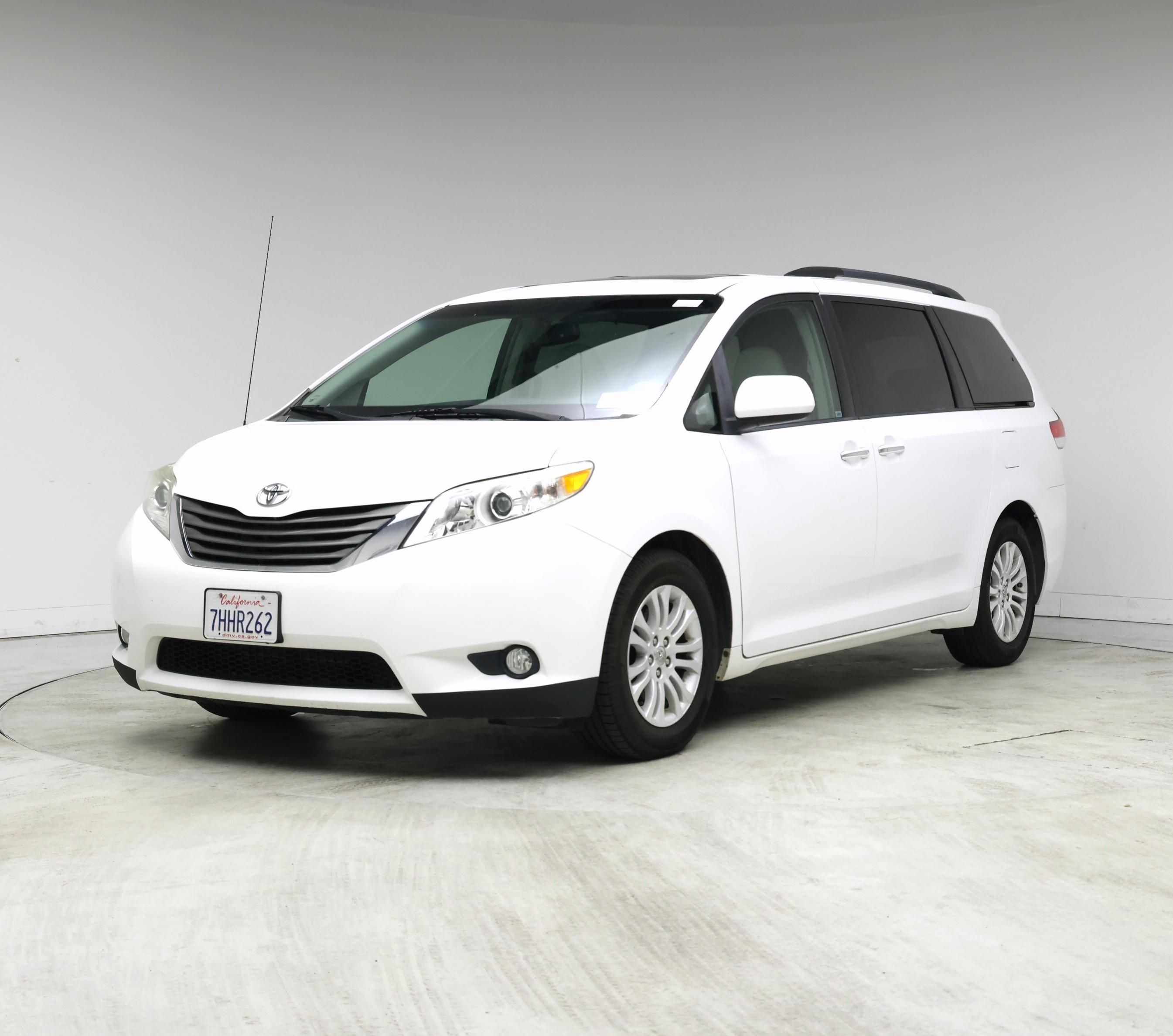 Thumbnail: 2014 Toyota Sienna - 4