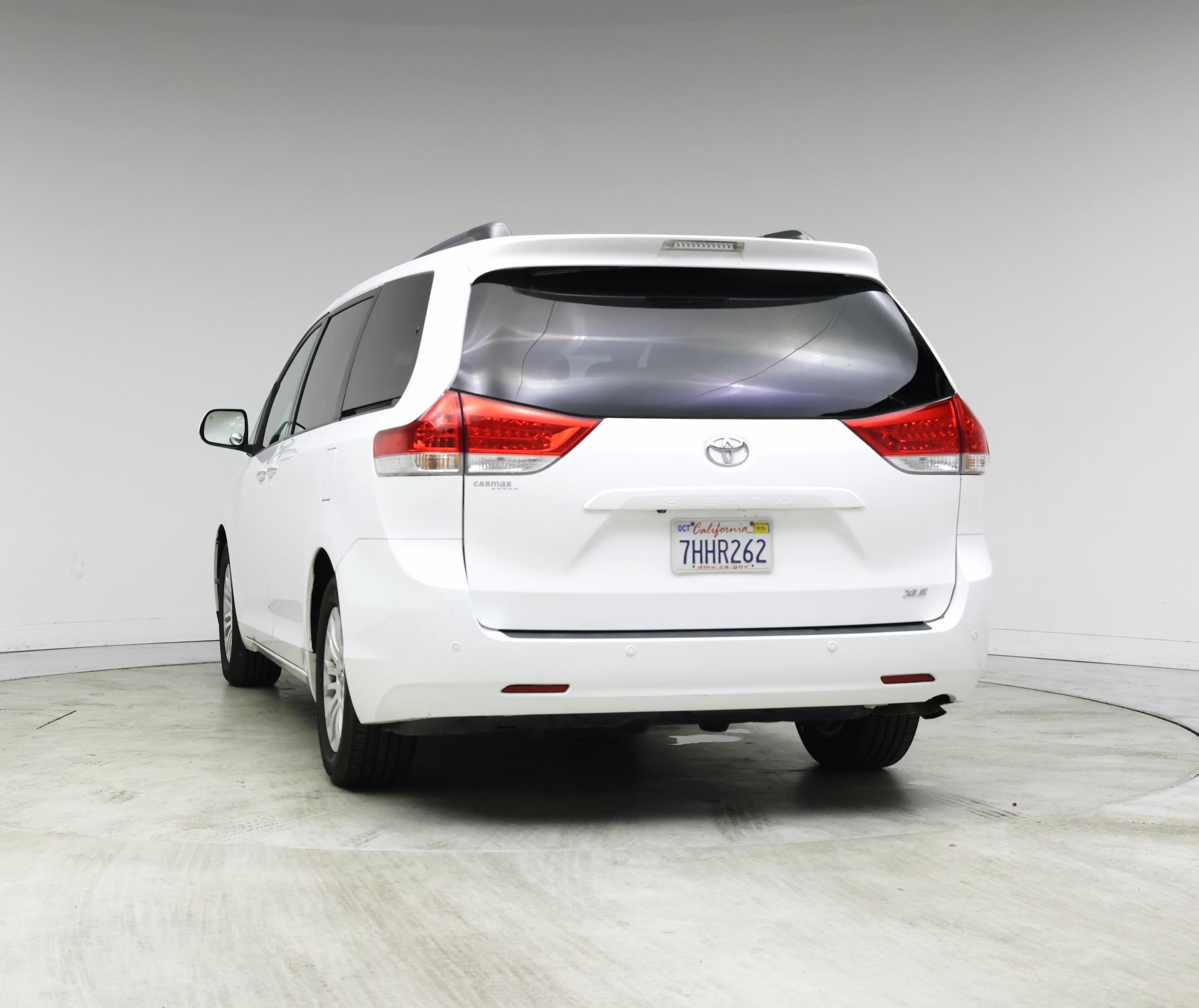 Thumbnail: 2014 Toyota Sienna - 6