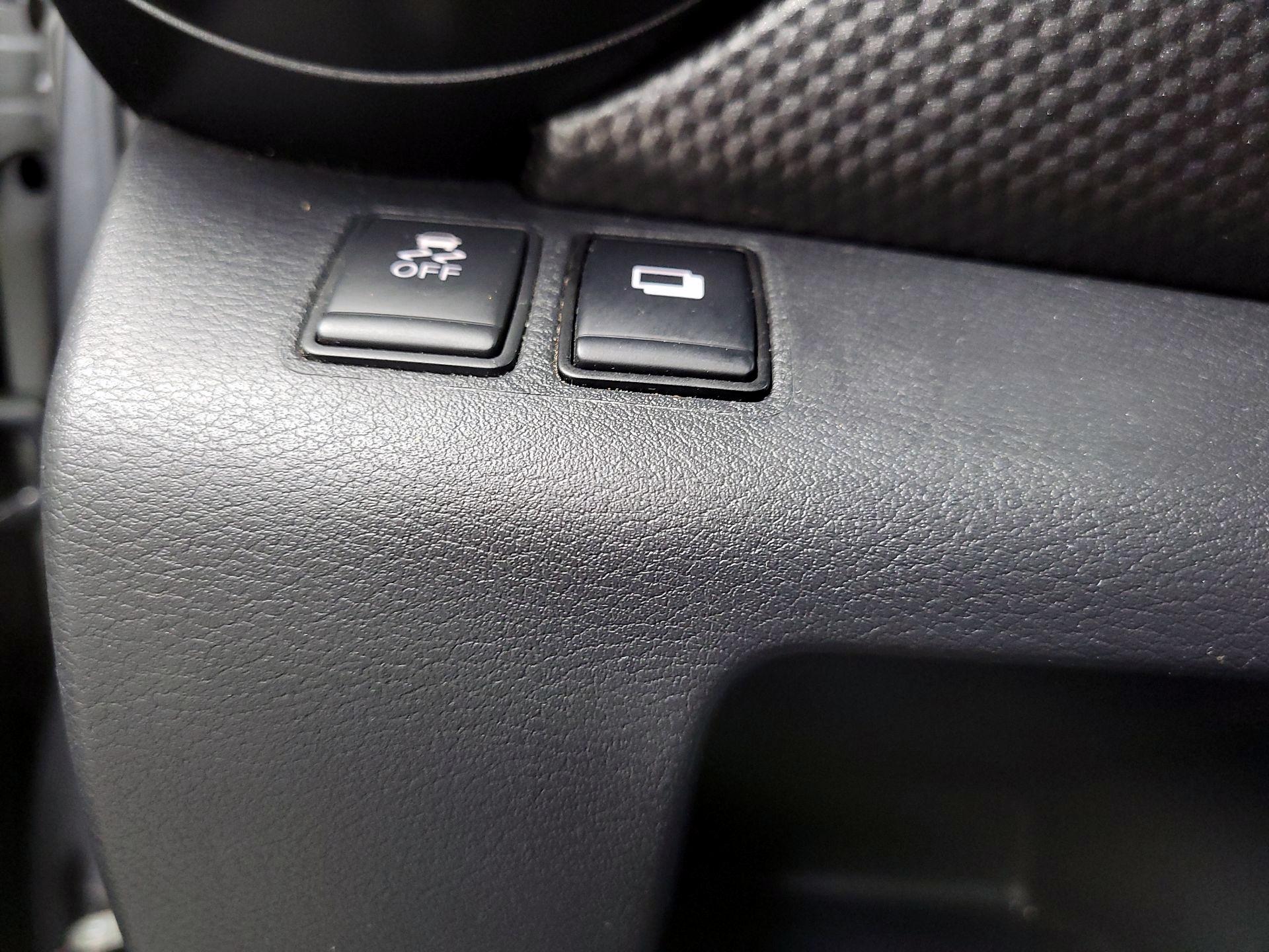 Thumbnail: 2019 Nissan Kicks - 13