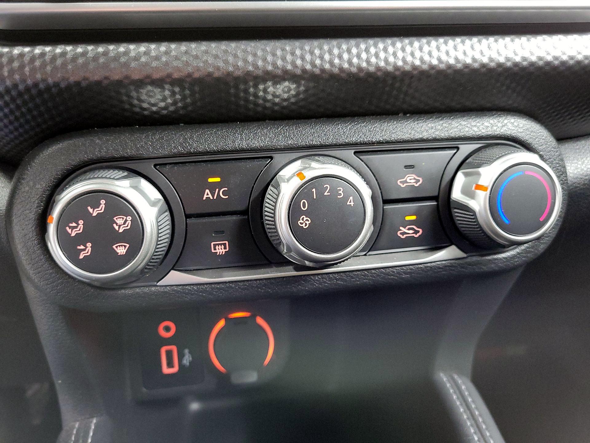 Thumbnail: 2019 Nissan Kicks - 16