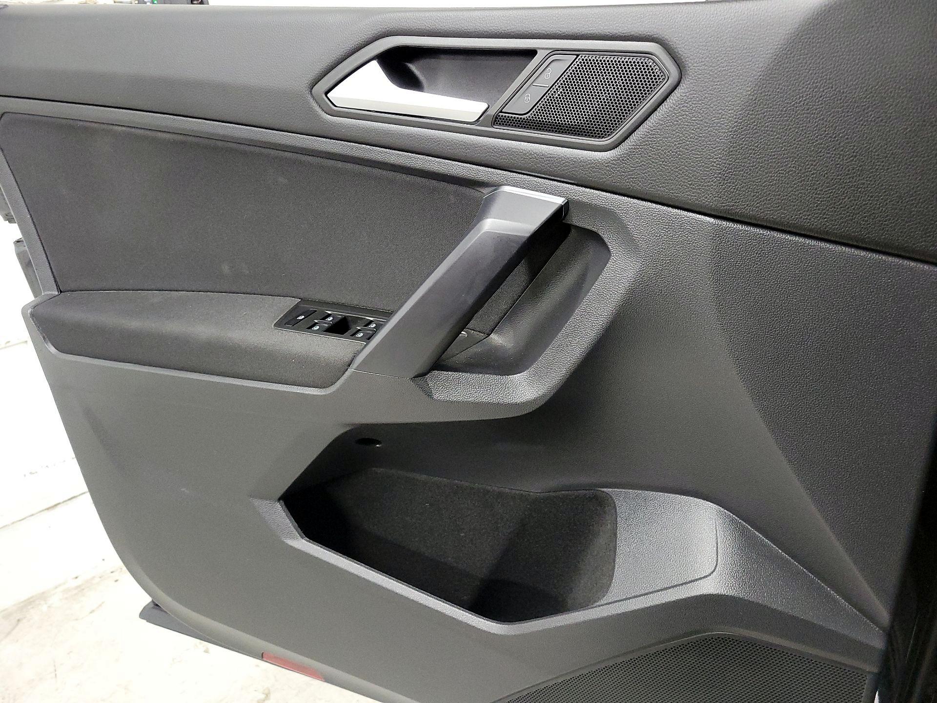 Thumbnail: 2021 Volkswagen Tiguan - 12