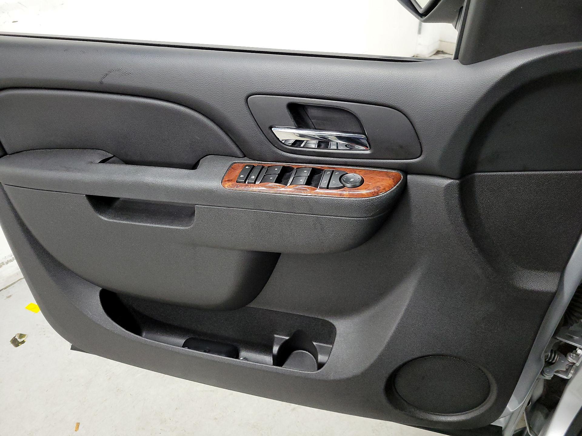 Thumbnail: 2014 Chevrolet Tahoe - 12