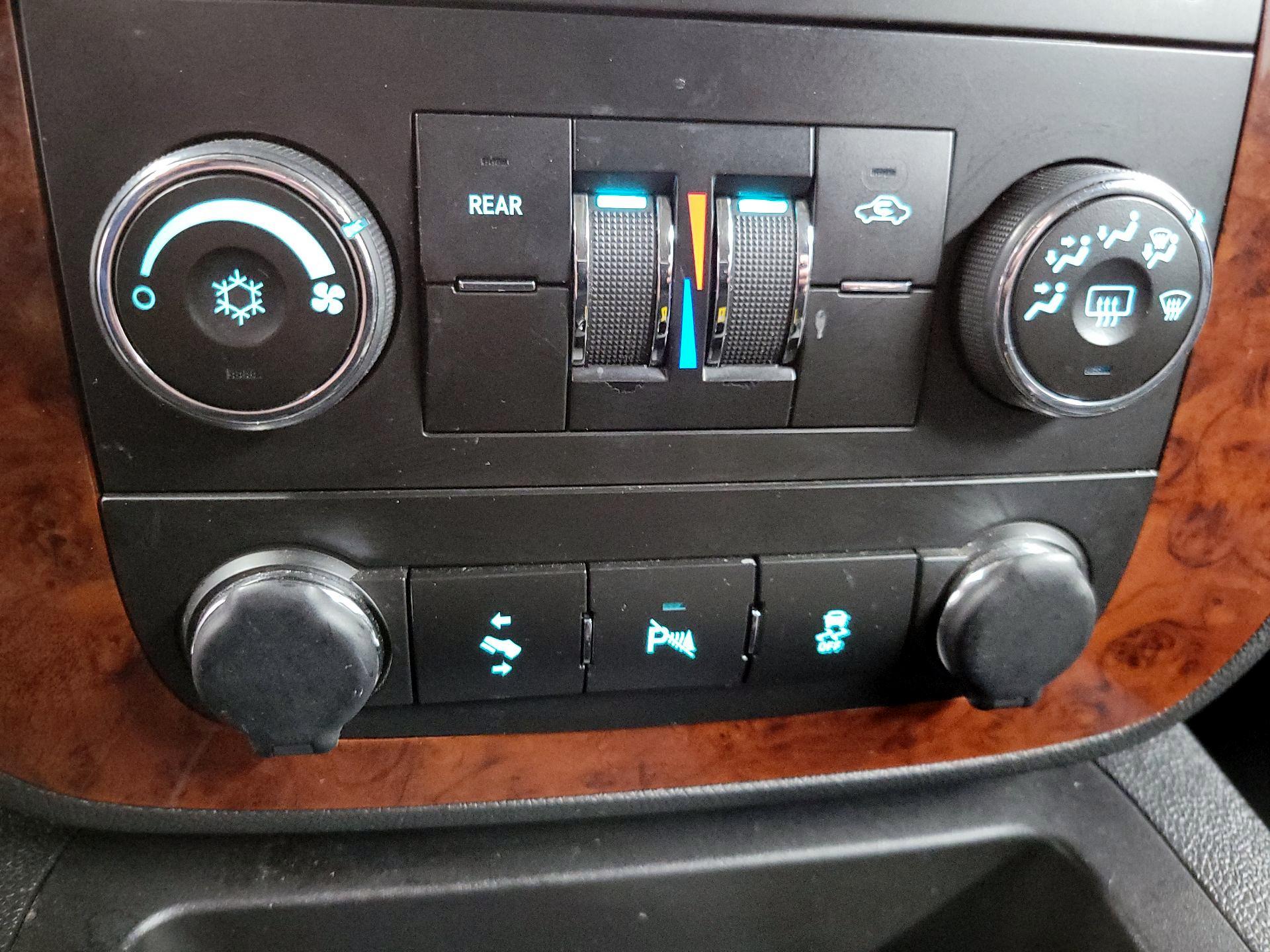 Thumbnail: 2014 Chevrolet Tahoe - 16