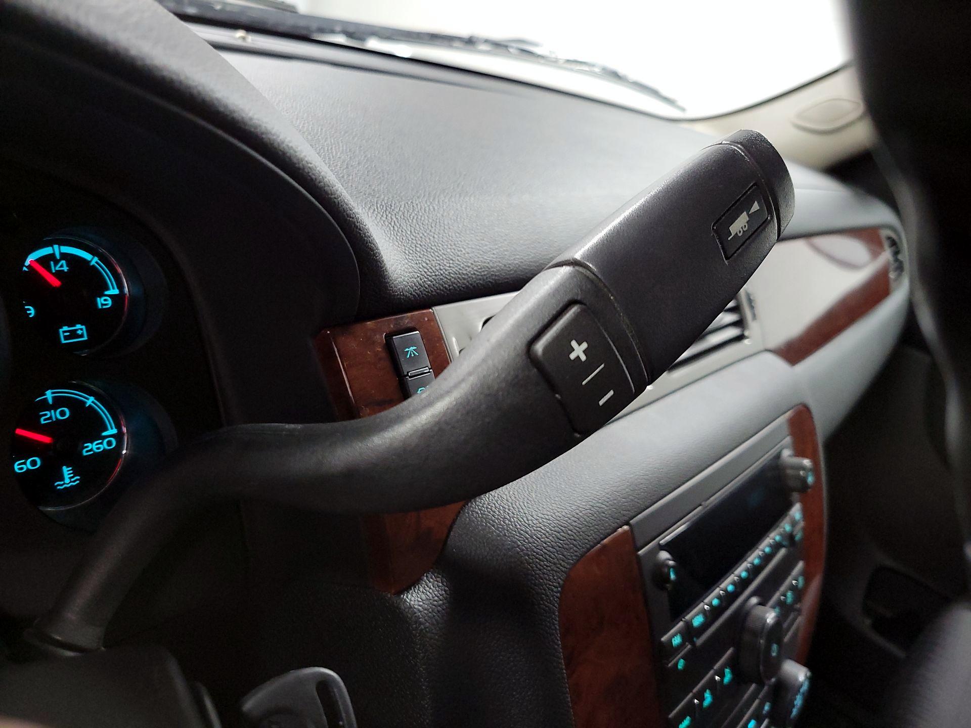 Thumbnail: 2014 Chevrolet Tahoe - 17