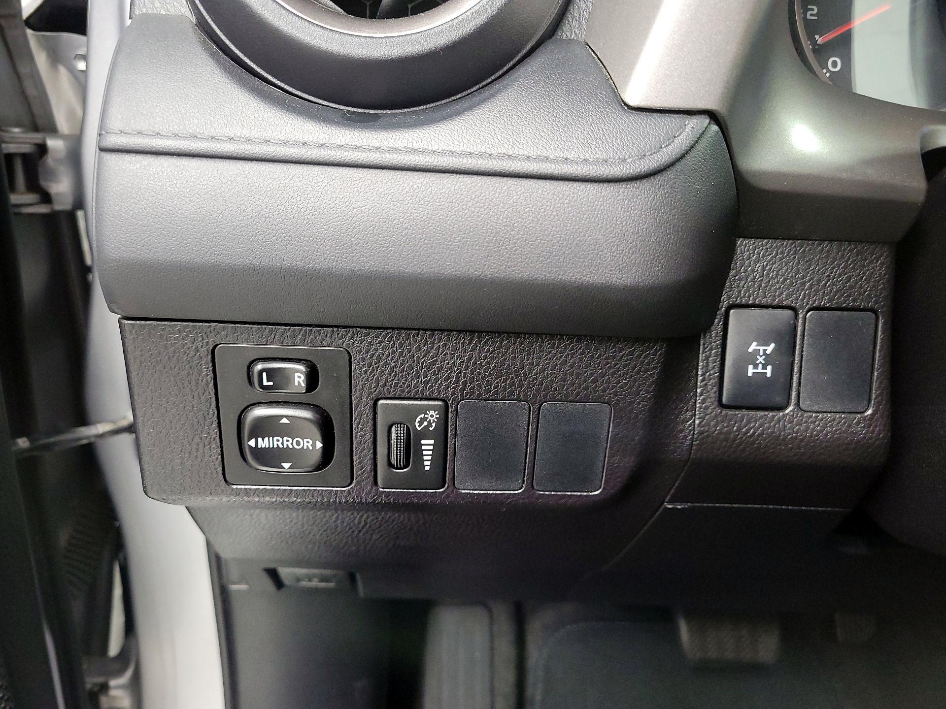 Thumbnail: 2016 Toyota RAV4 - 13