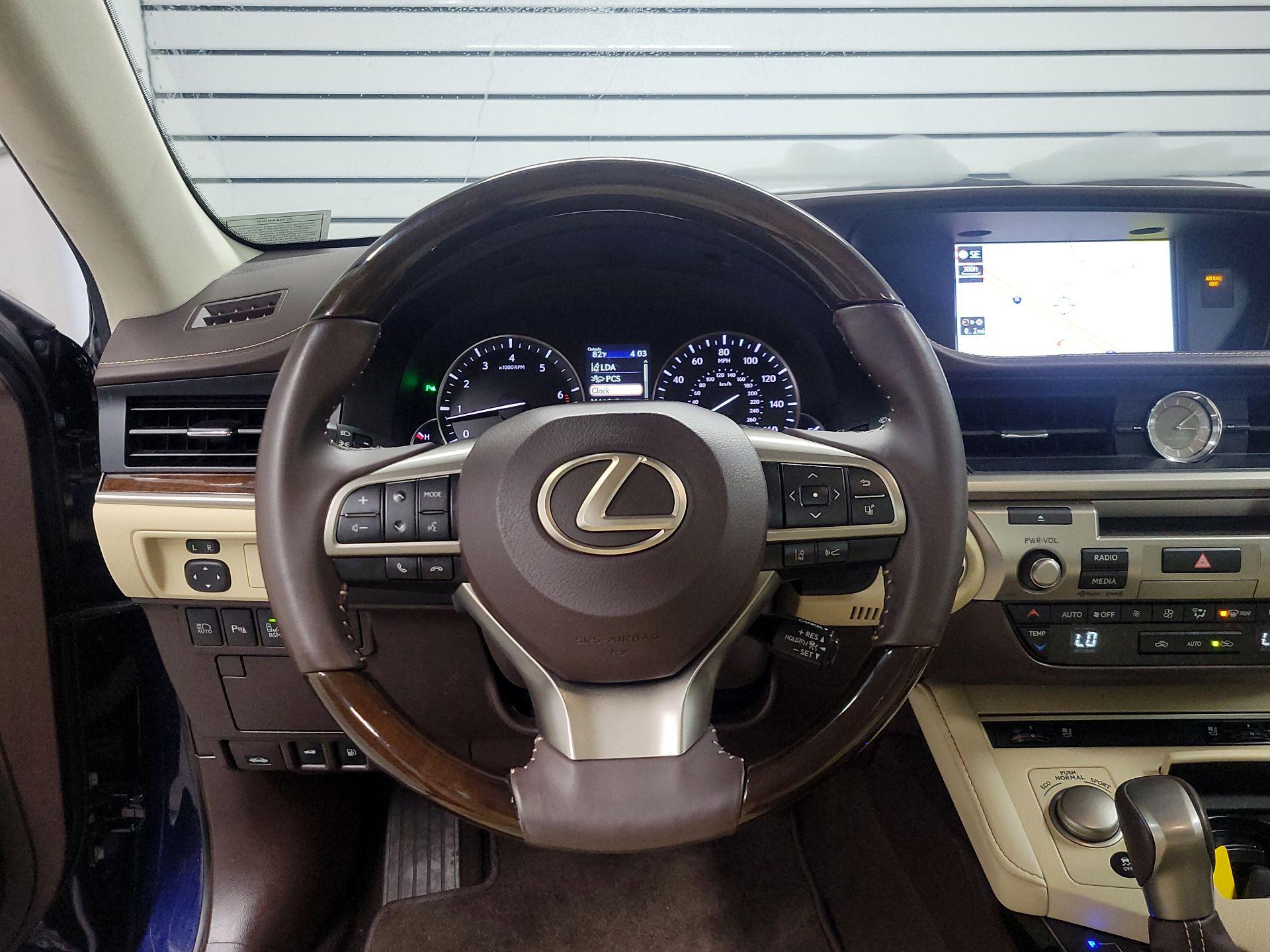 Thumbnail: 2018 Lexus ES - 10