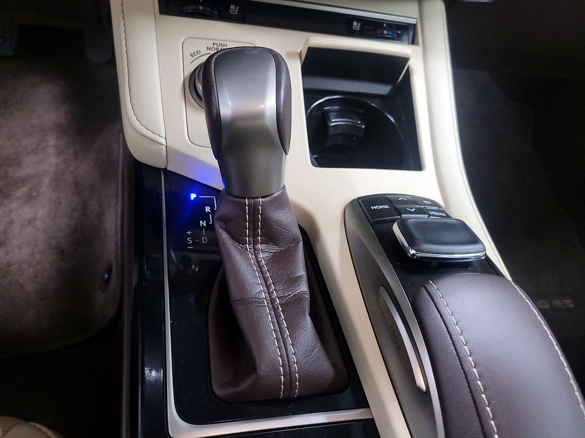 Thumbnail: 2018 Lexus ES - 17