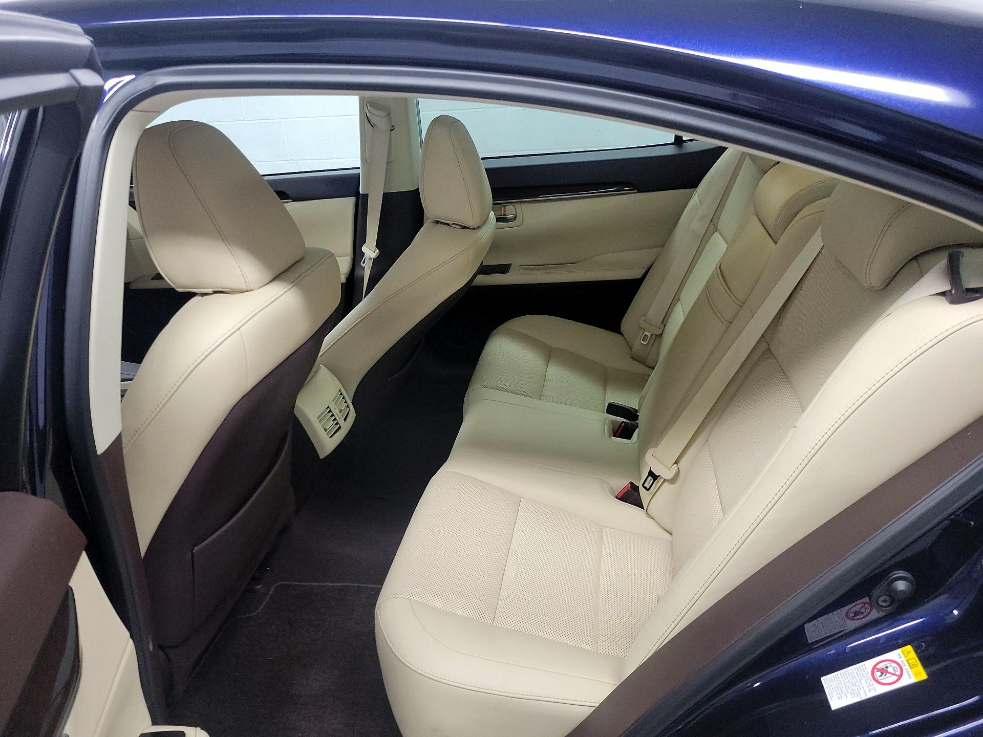 Thumbnail: 2018 Lexus ES - 18