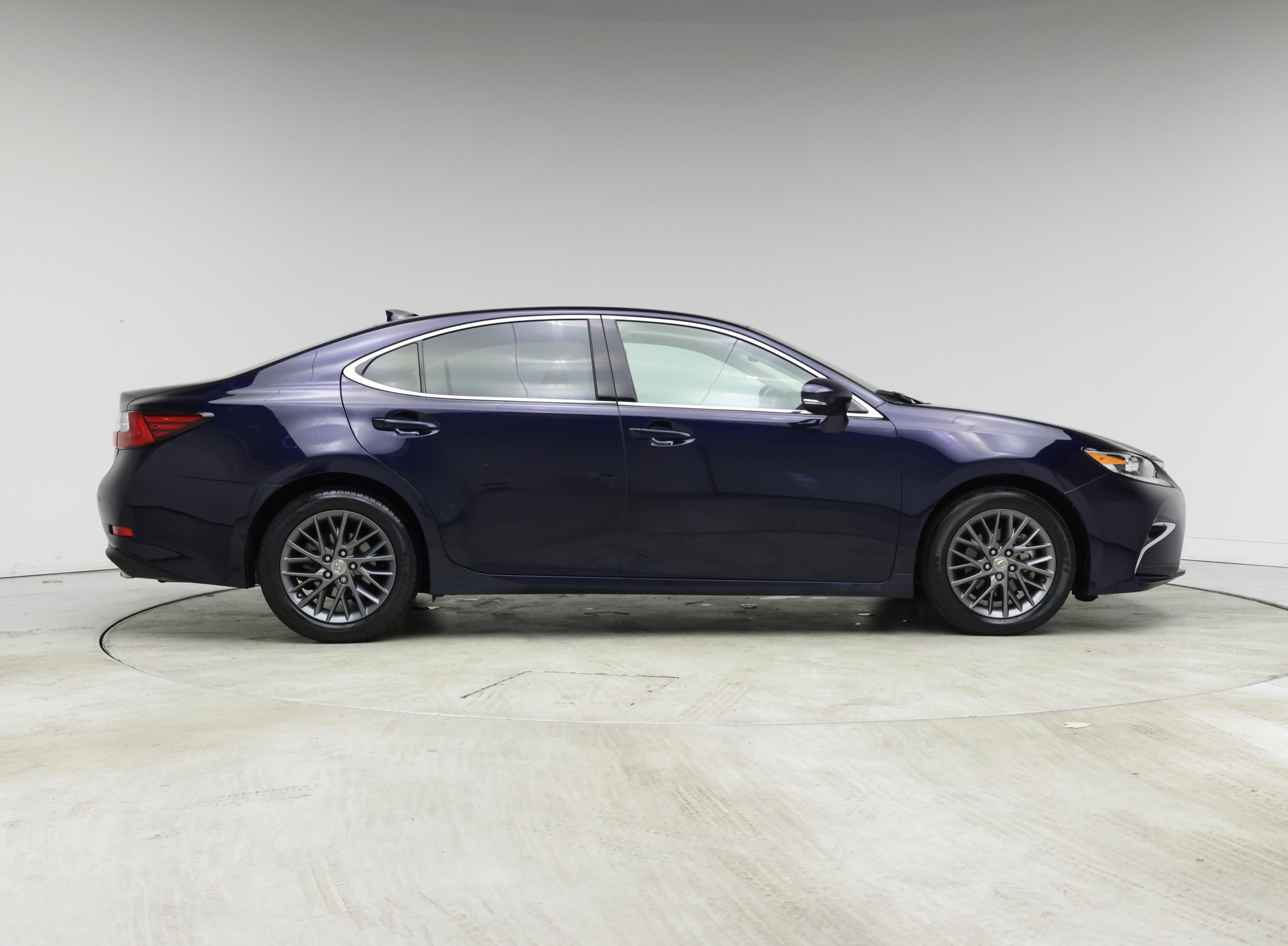 Thumbnail: 2018 Lexus ES - 7