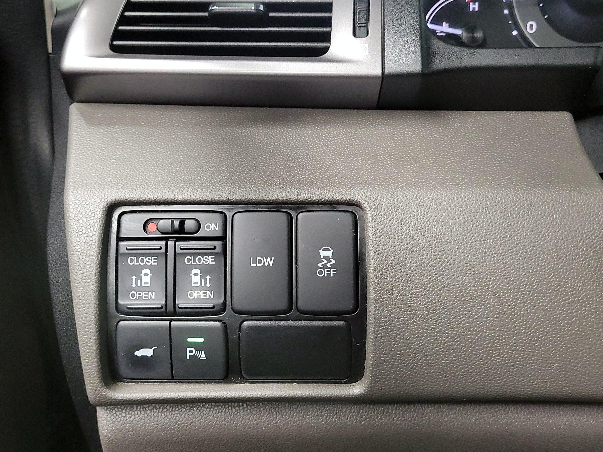 Thumbnail: 2015 Honda Odyssey - 13