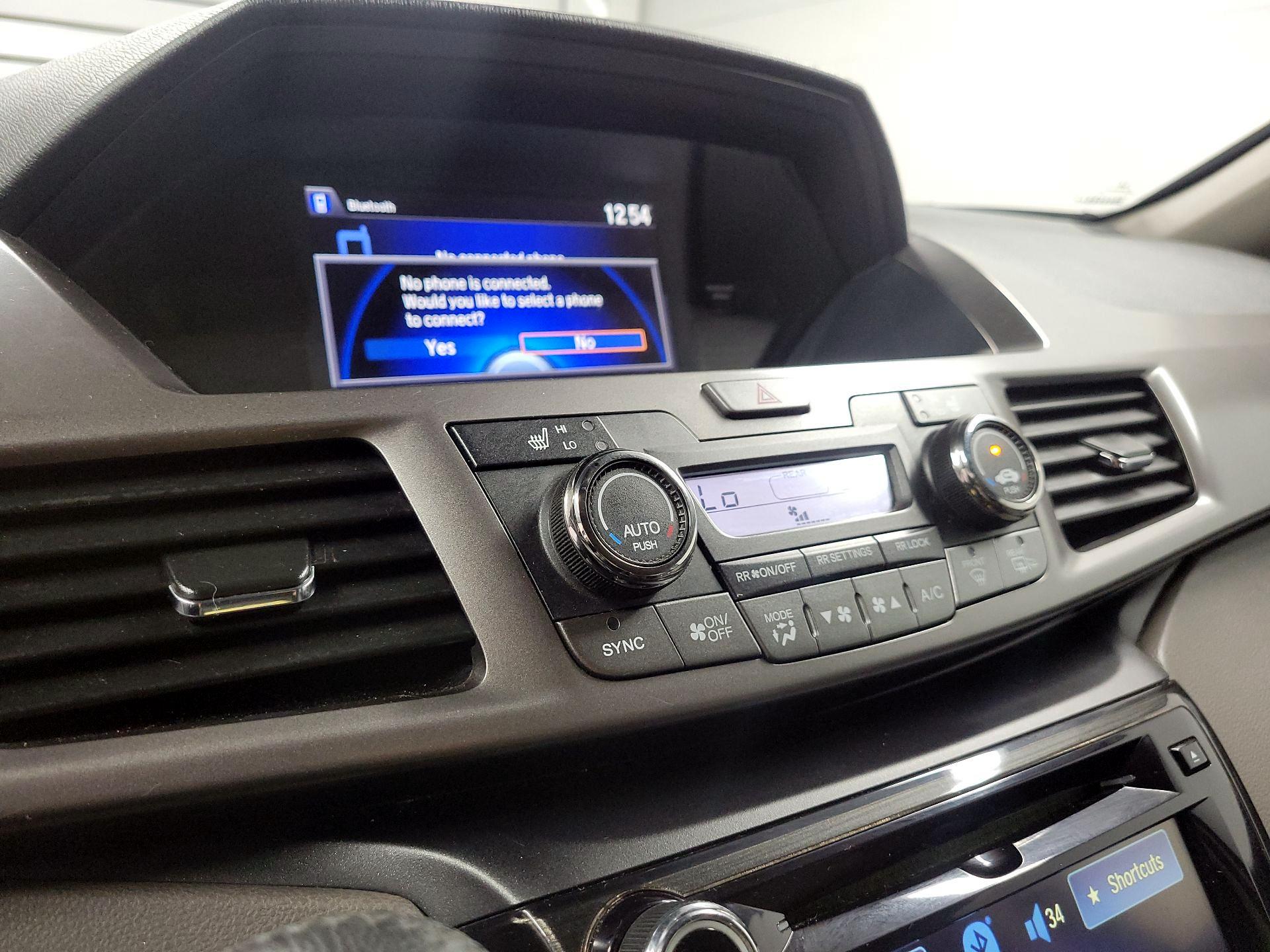 Thumbnail: 2015 Honda Odyssey - 16