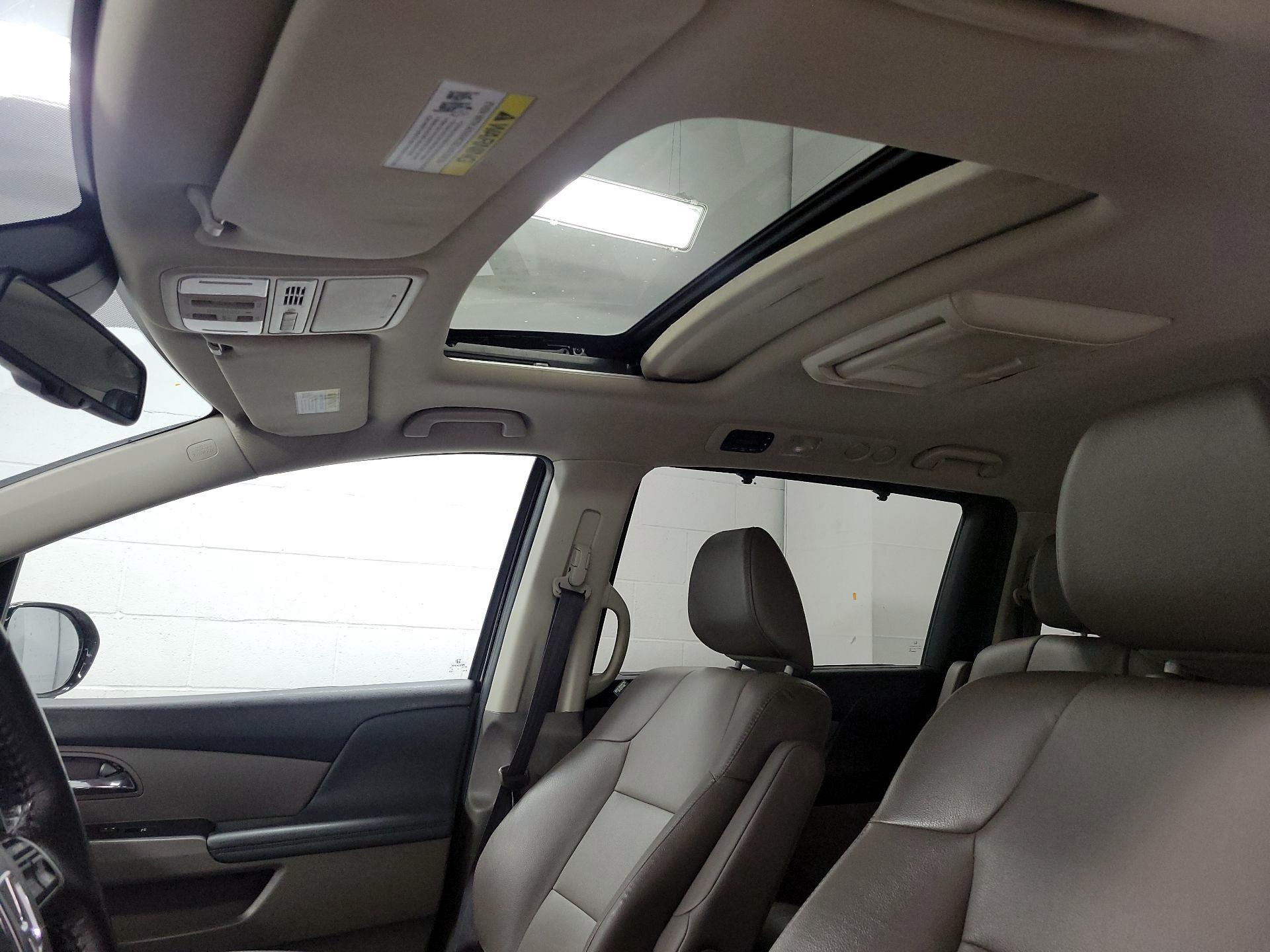 Thumbnail: 2015 Honda Odyssey - 18