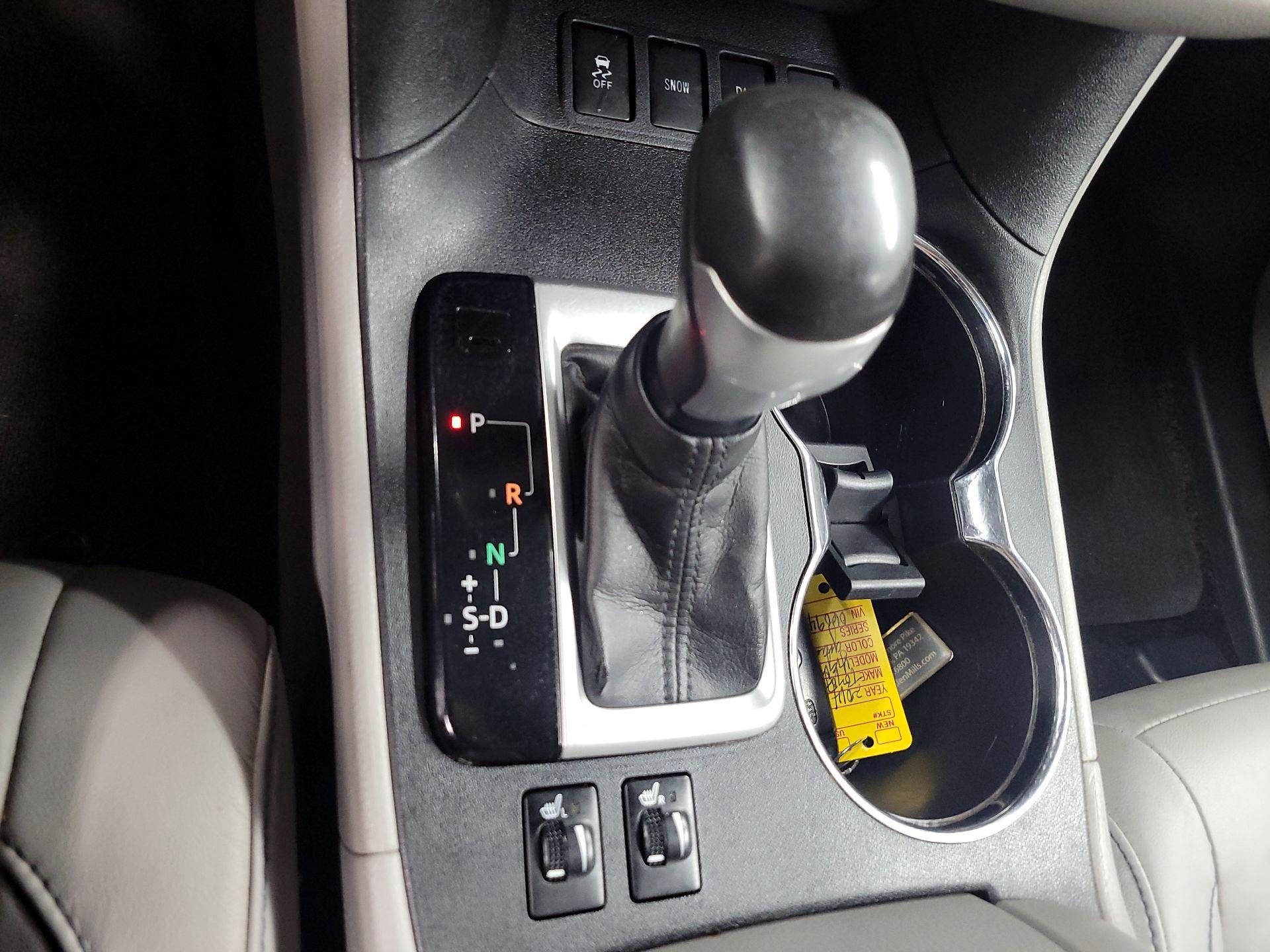 Thumbnail: 2014 Toyota Highlander - 16