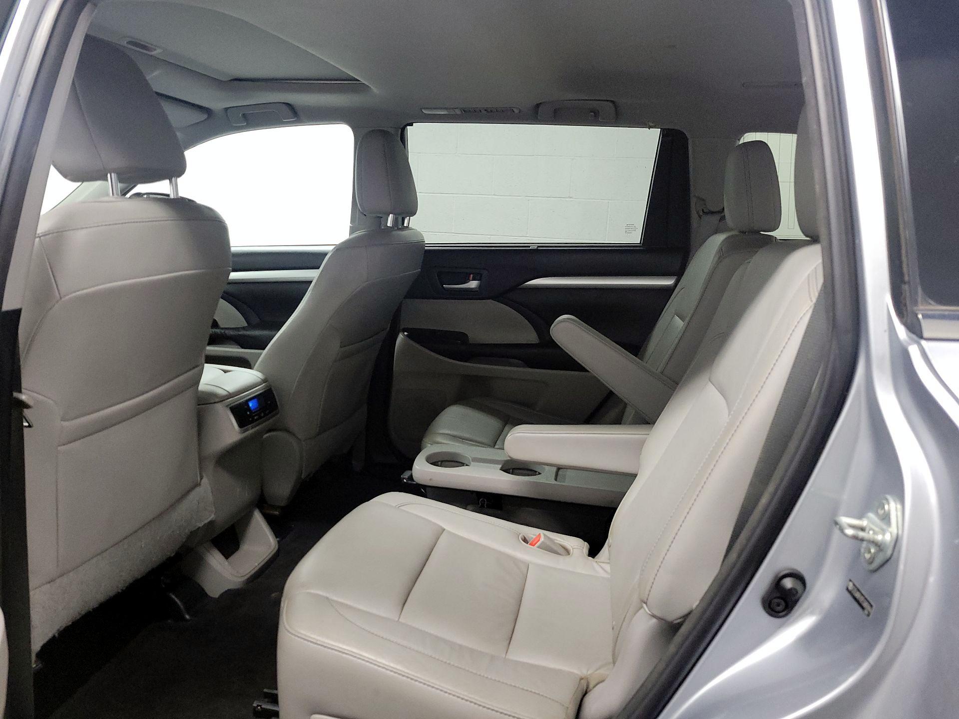 Thumbnail: 2014 Toyota Highlander - 17
