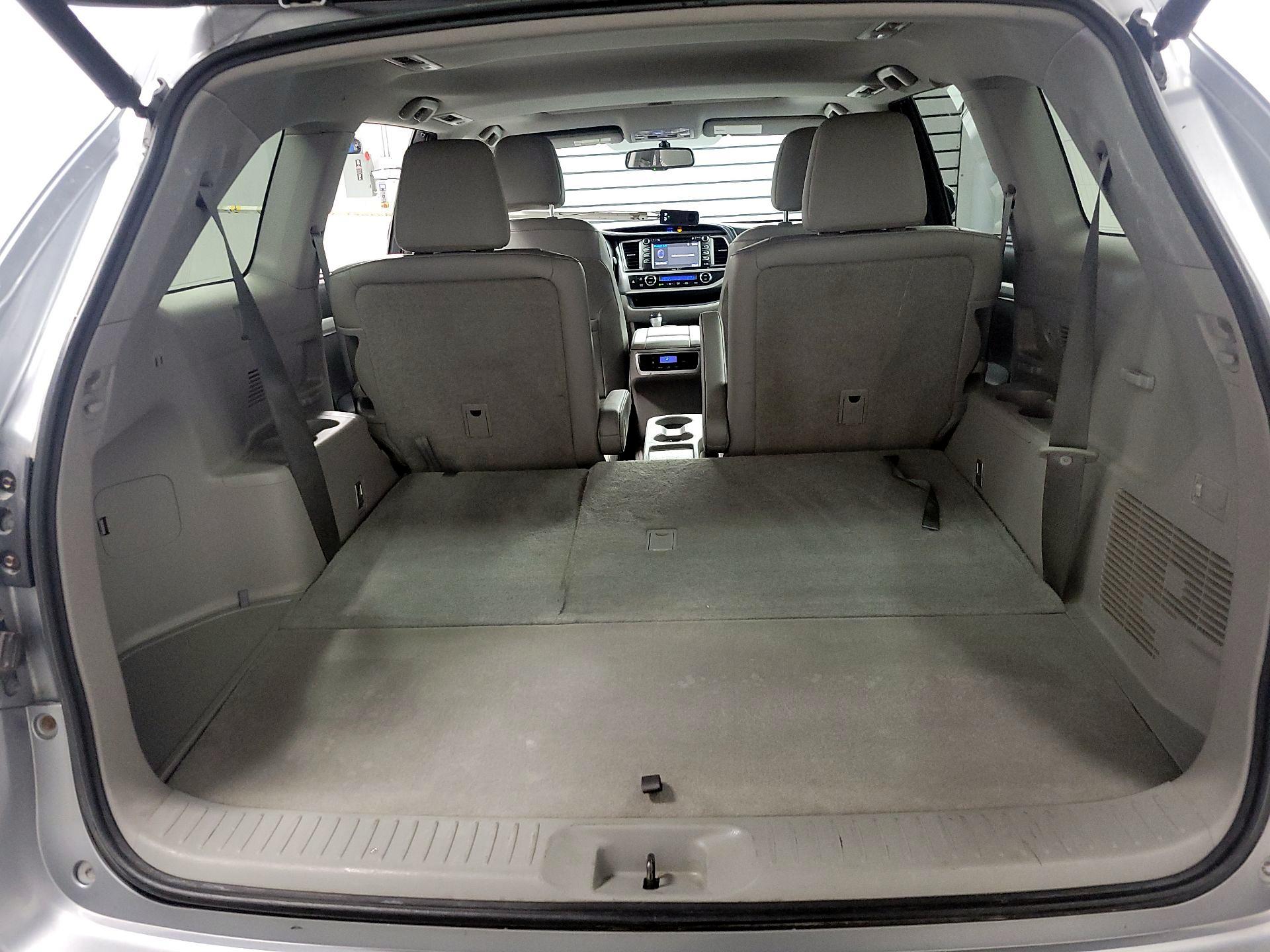 Thumbnail: 2014 Toyota Highlander - 18