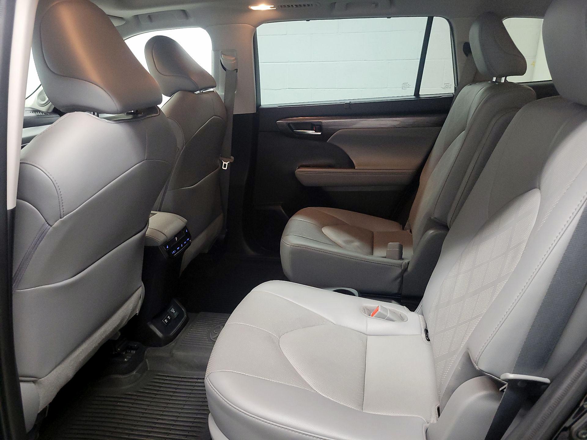 Thumbnail: 2021 Toyota Highlander - 18