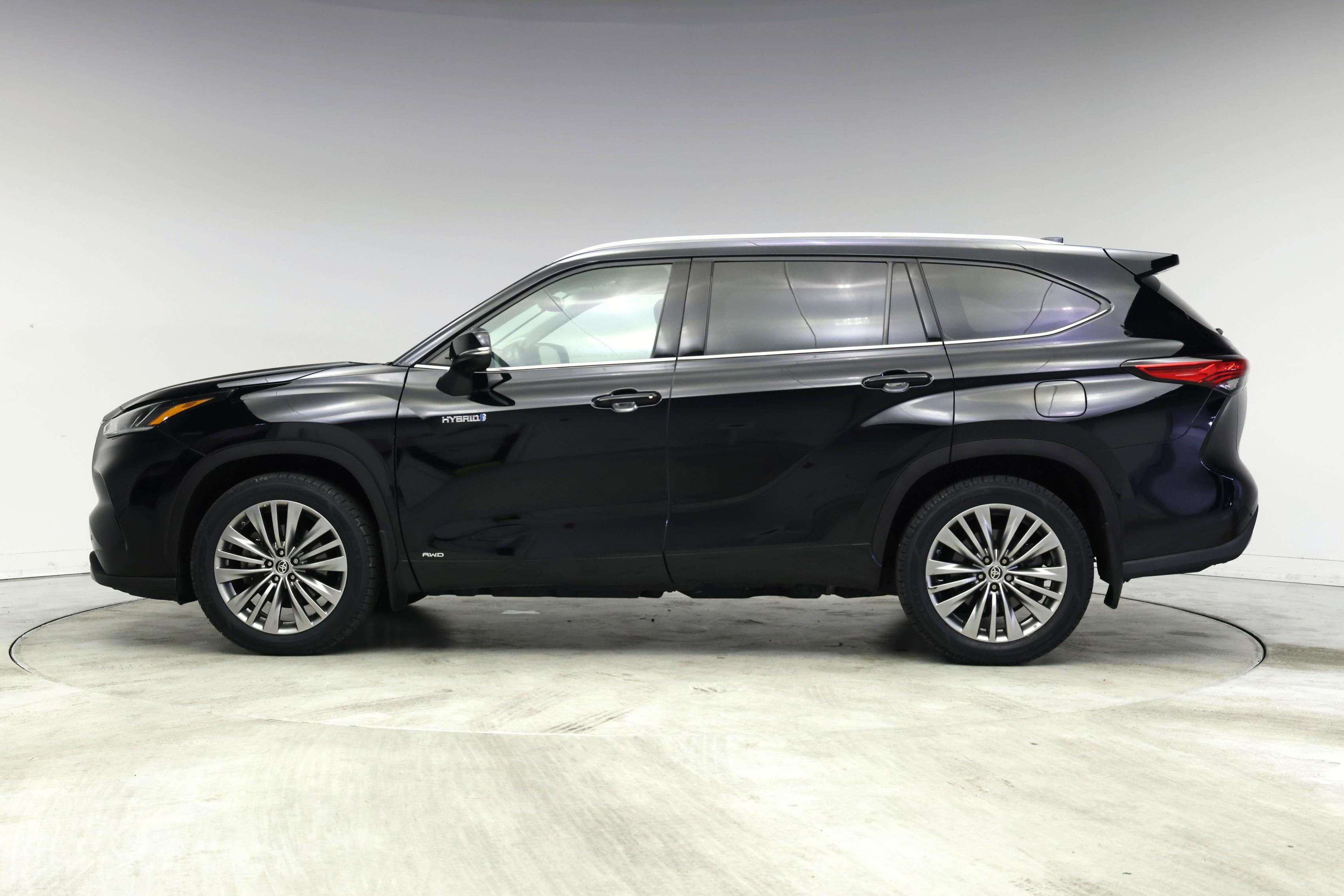 Thumbnail: 2021 Toyota Highlander - 3