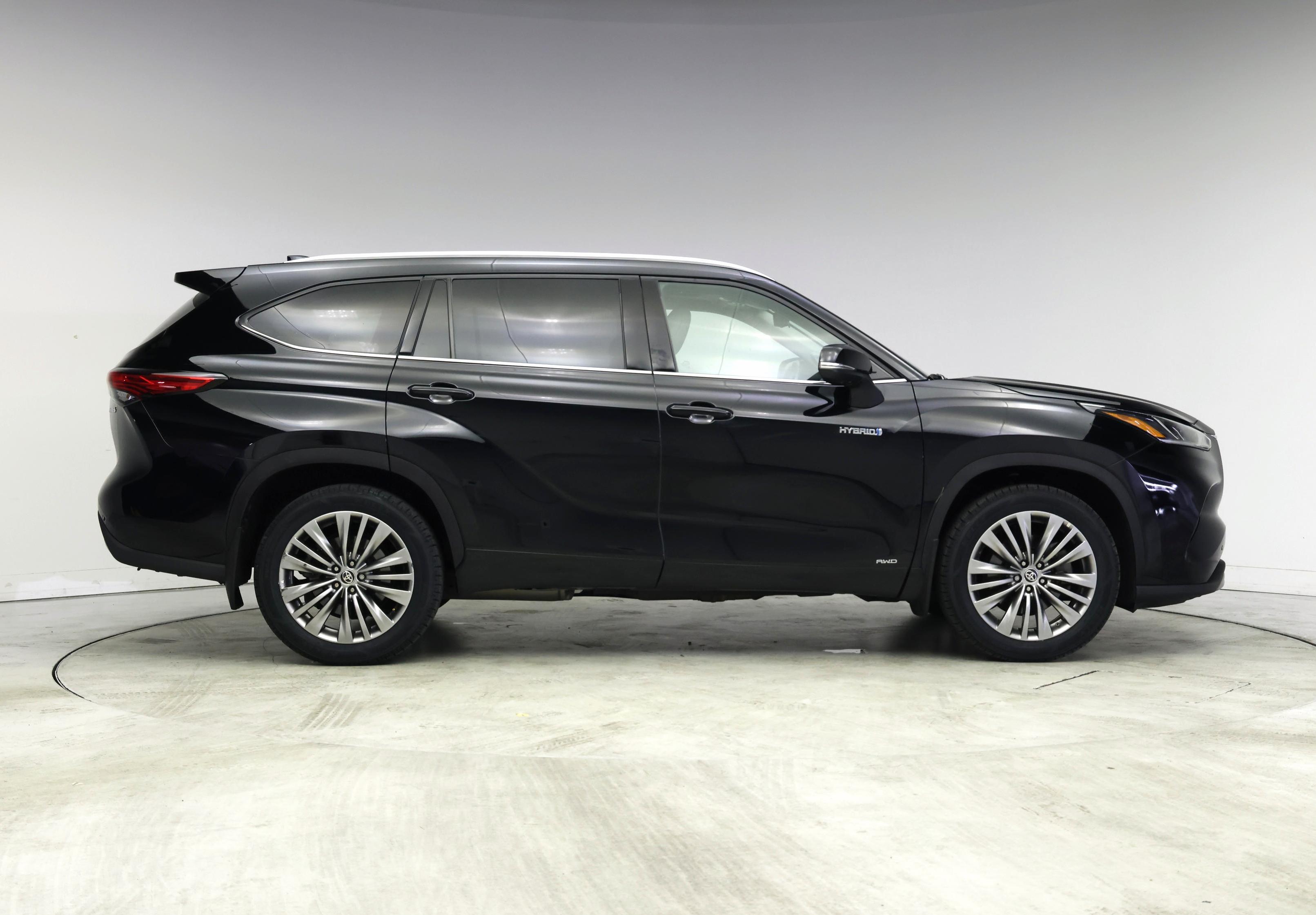 Thumbnail: 2021 Toyota Highlander - 7