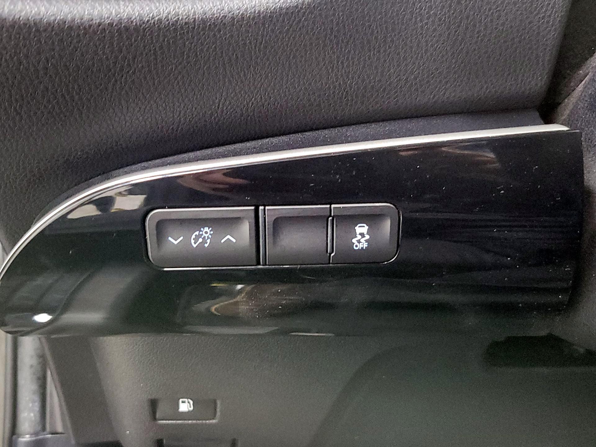 Thumbnail: 2016 Toyota Prius - 13