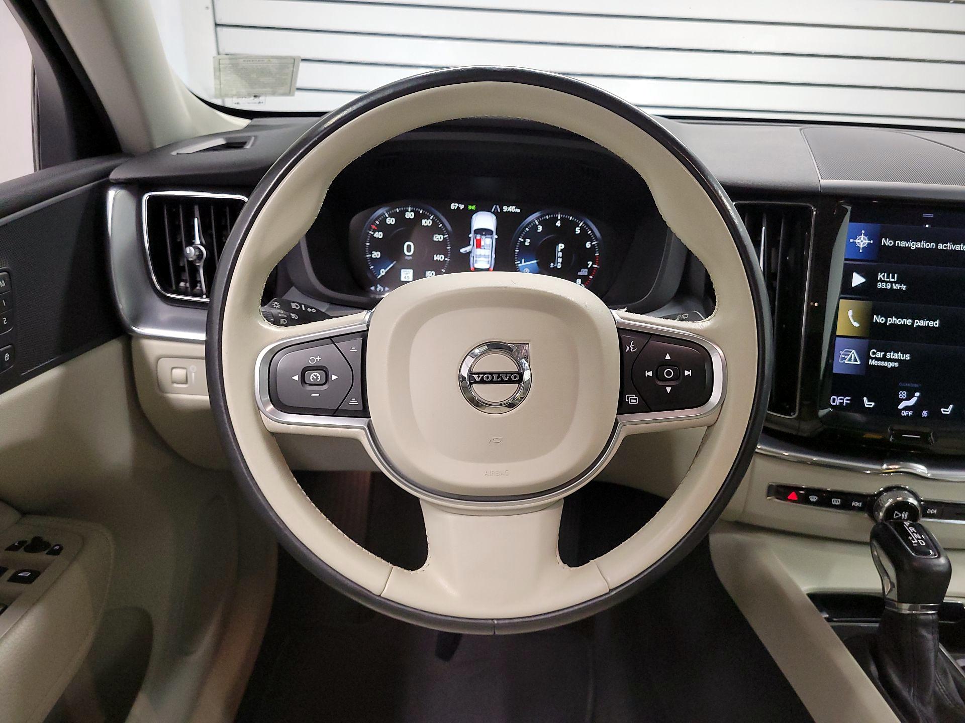 Thumbnail: 2018 Volvo XC60 - 10