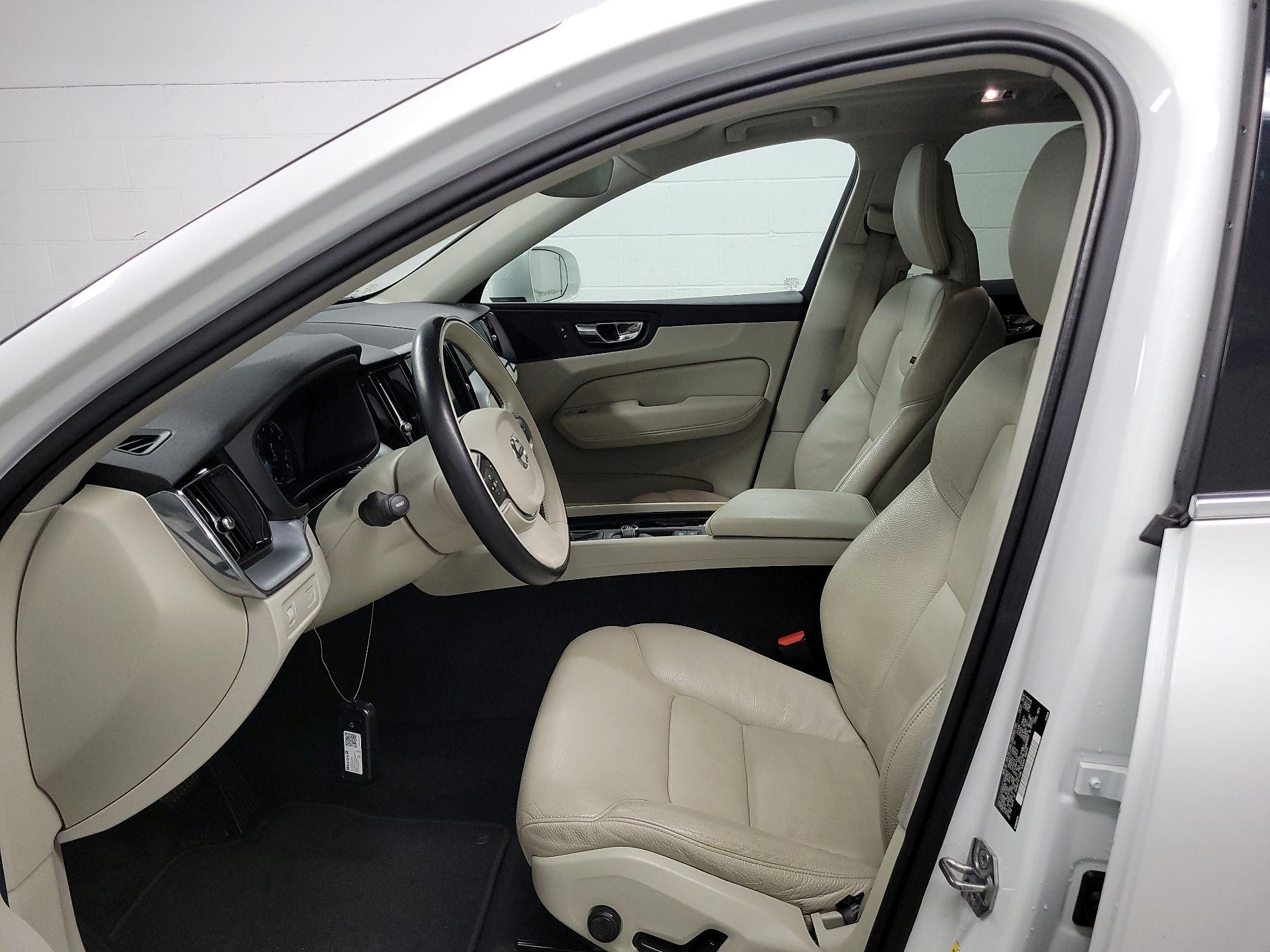 Thumbnail: 2018 Volvo XC60 - 11