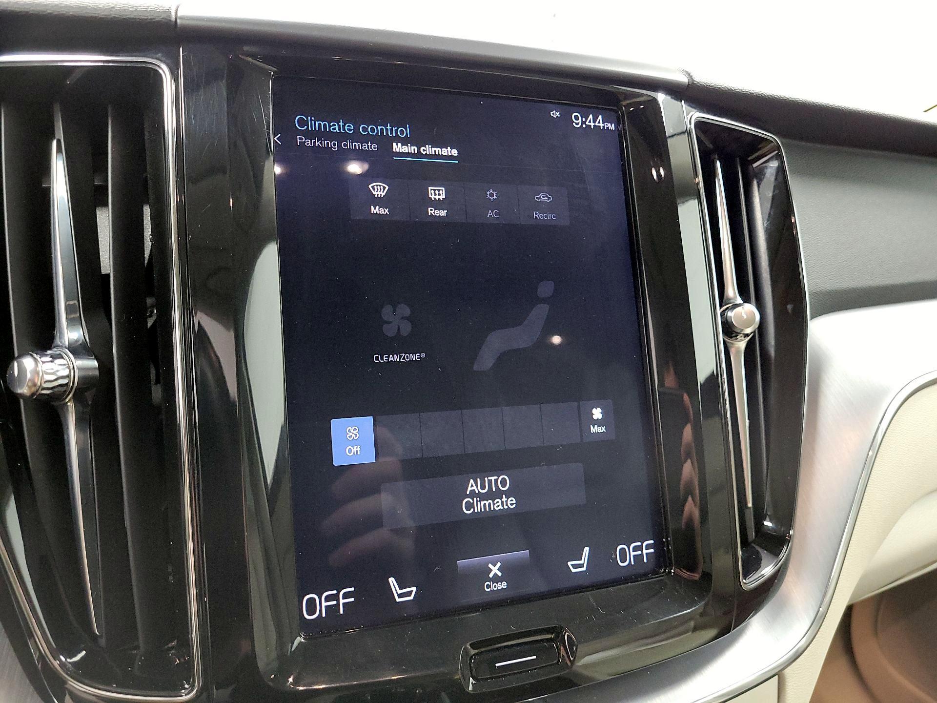 Thumbnail: 2018 Volvo XC60 - 14