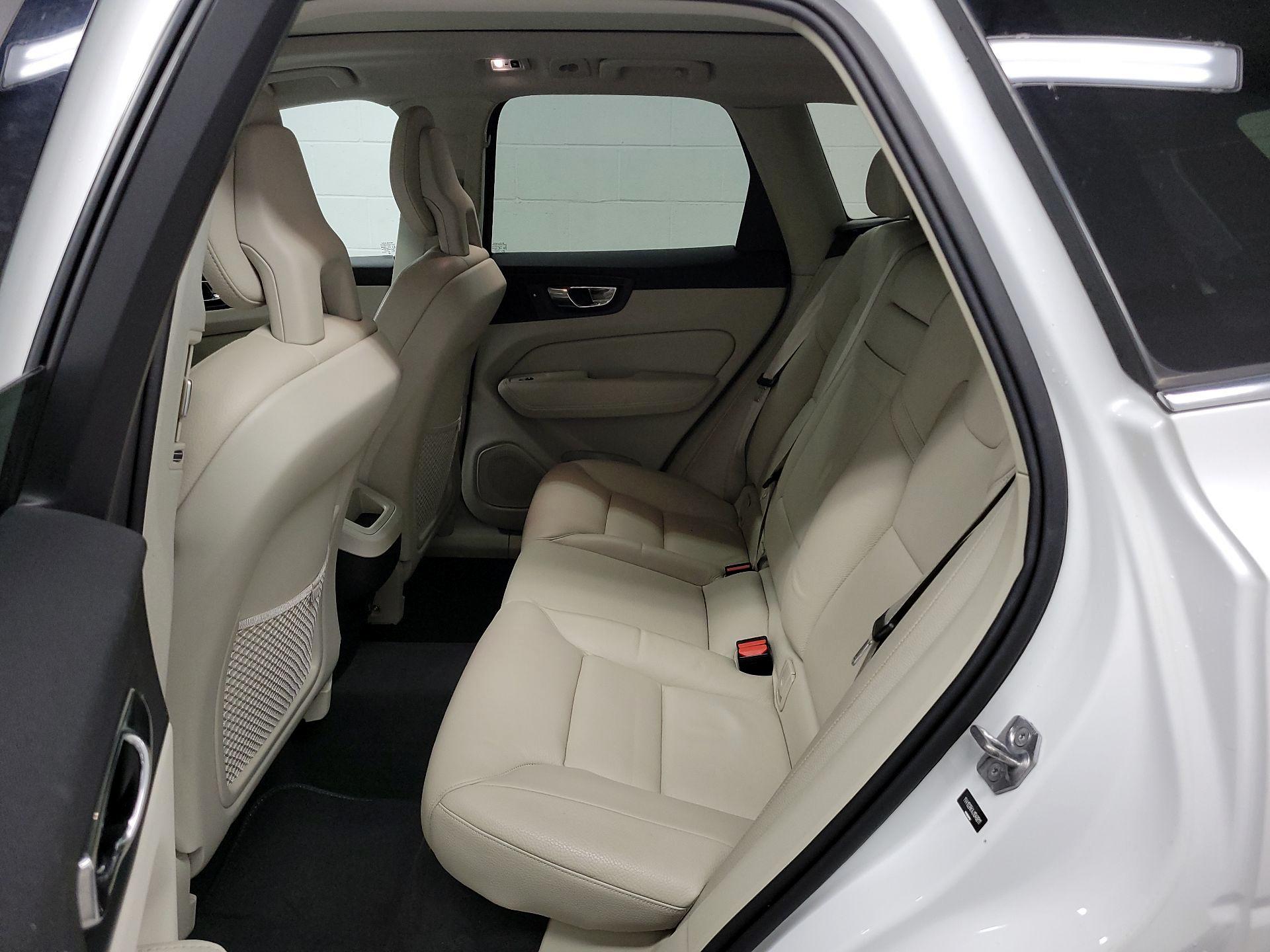 Thumbnail: 2018 Volvo XC60 - 16