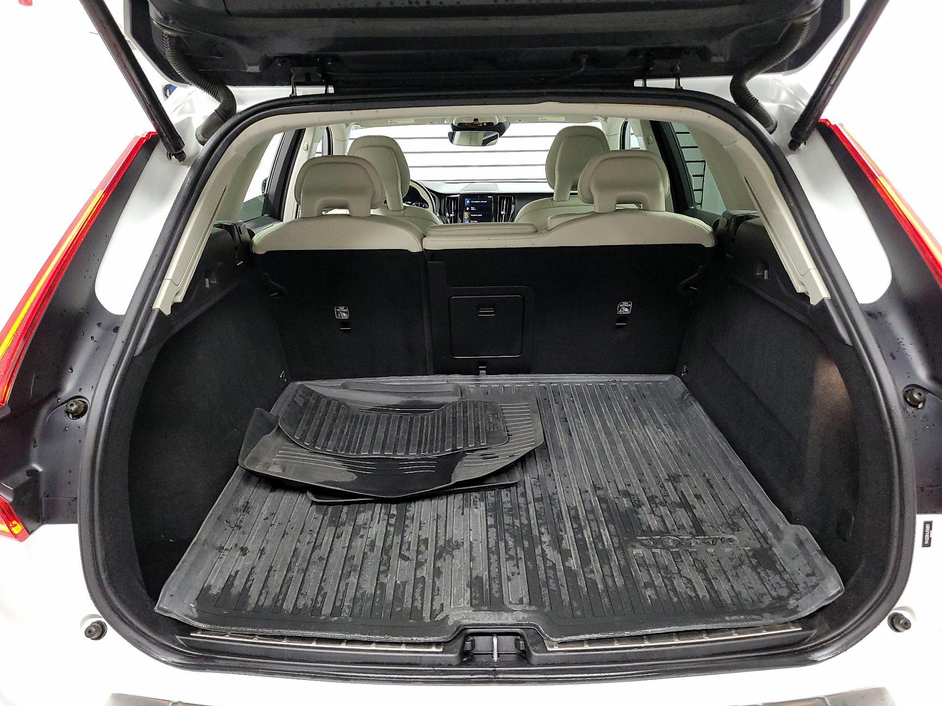 Thumbnail: 2018 Volvo XC60 - 17