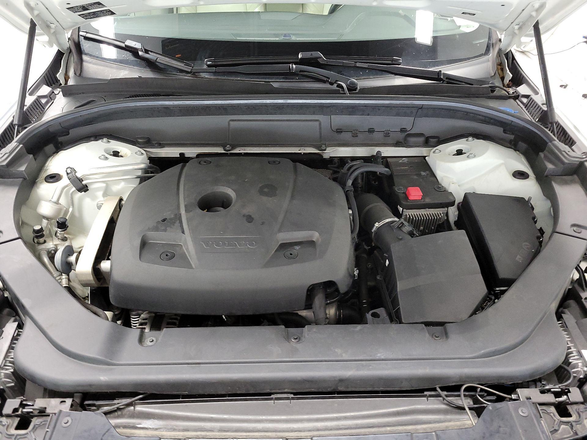 Thumbnail: 2018 Volvo XC60 - 18