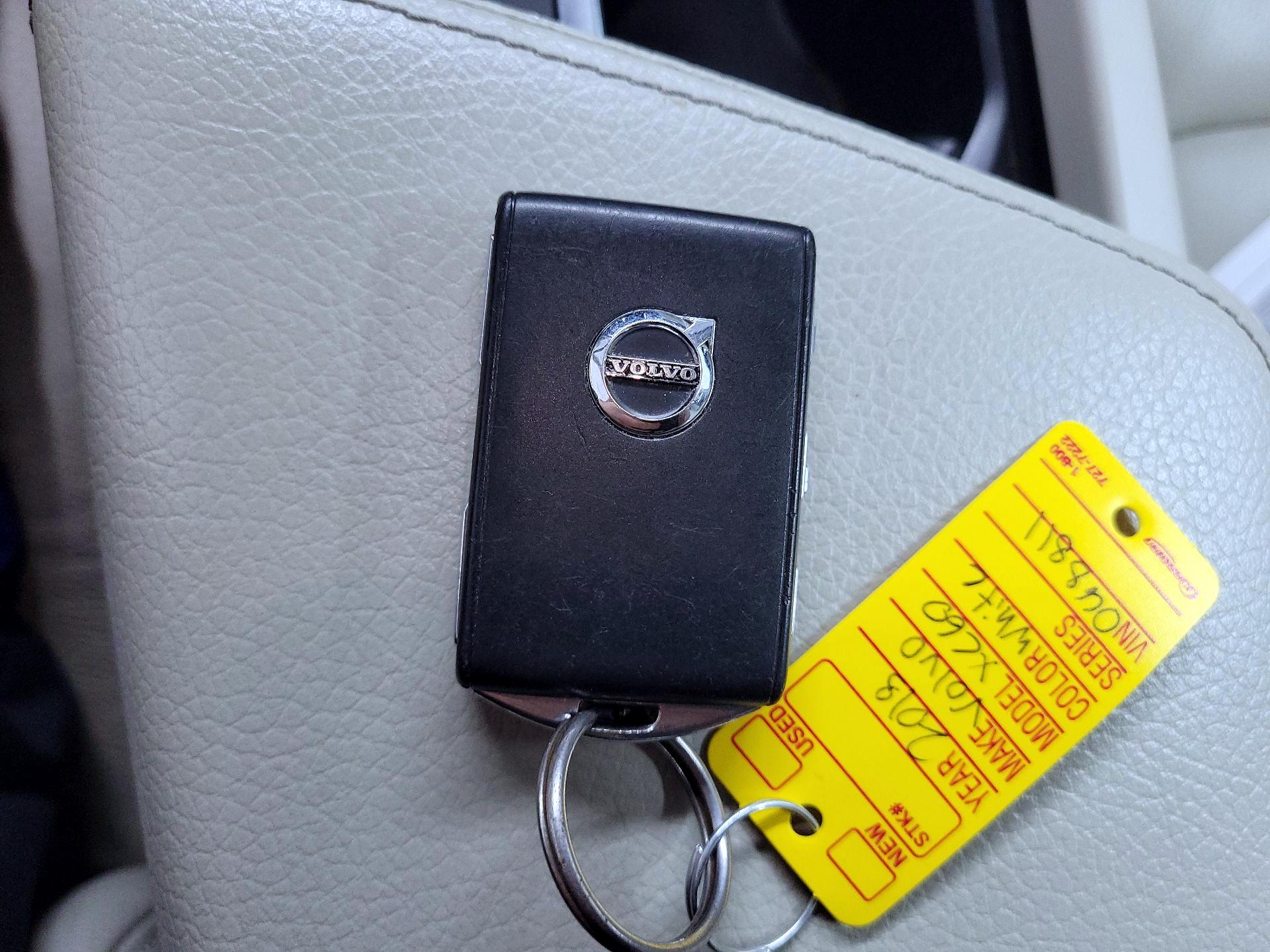 Thumbnail: 2018 Volvo XC60 - 19