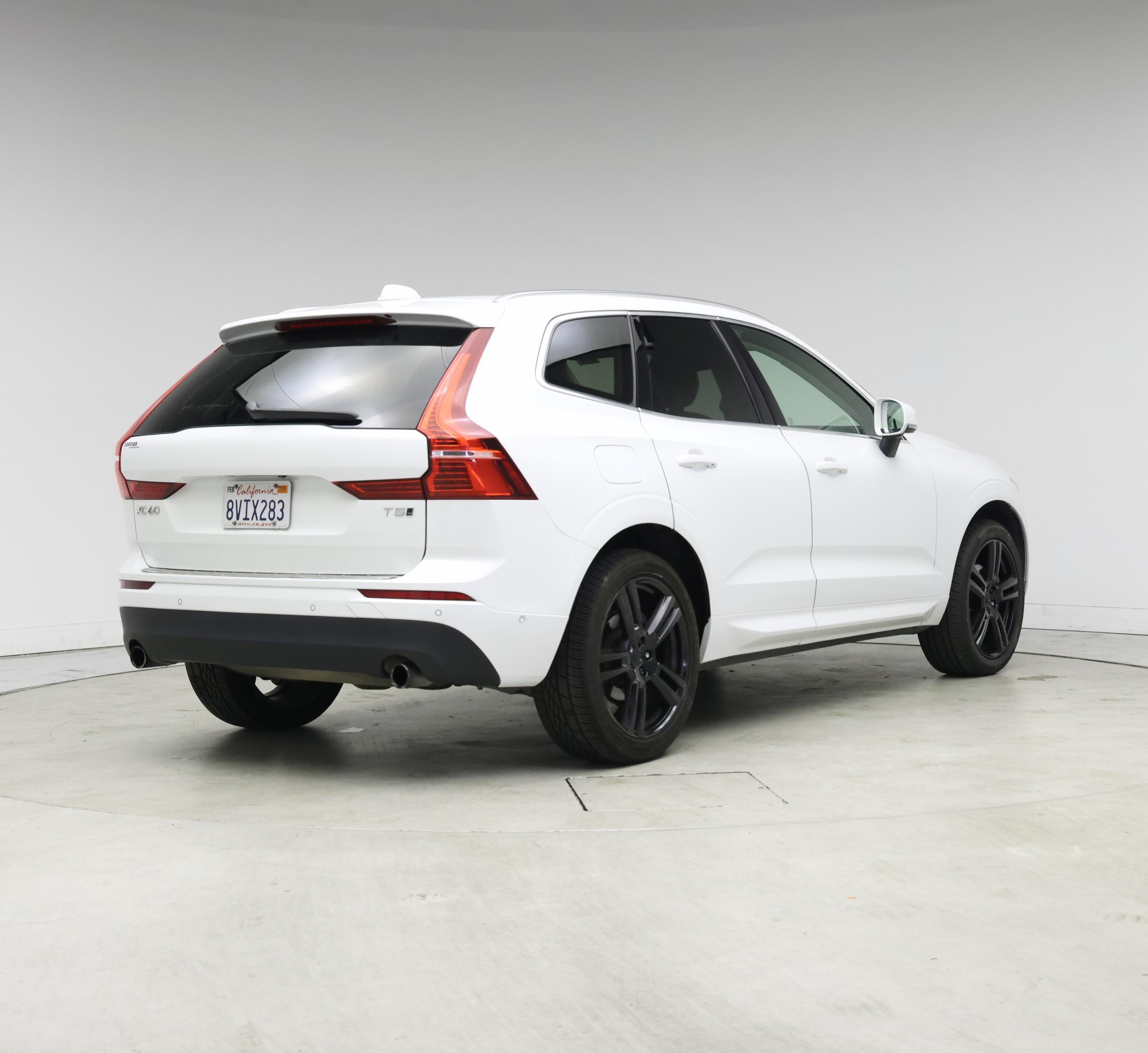 Thumbnail: 2018 Volvo XC60 - 8