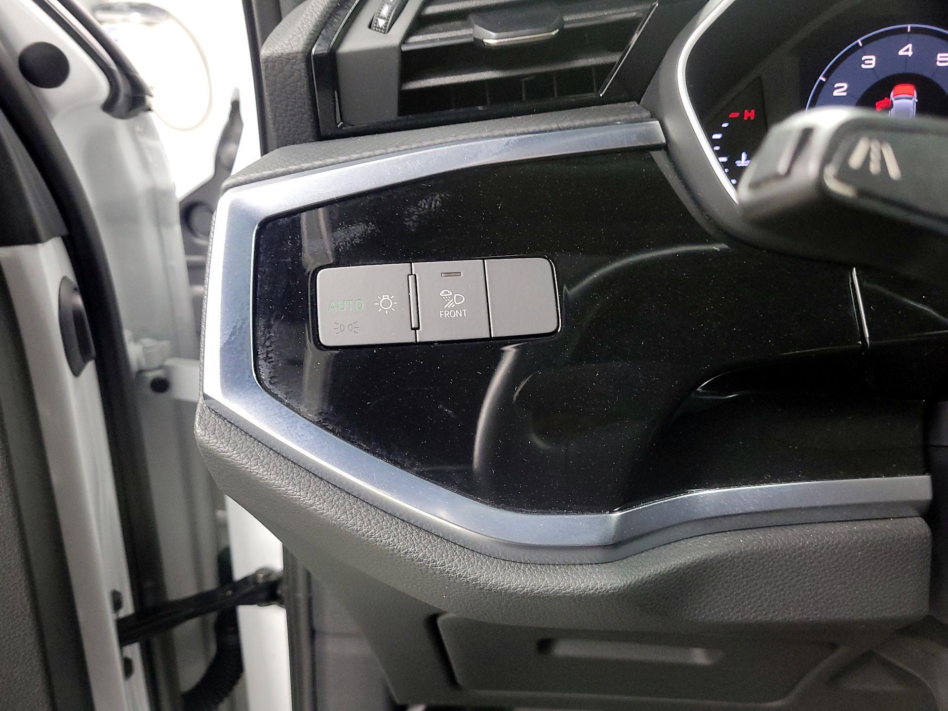 Thumbnail: 2020 Audi Q3 - 13