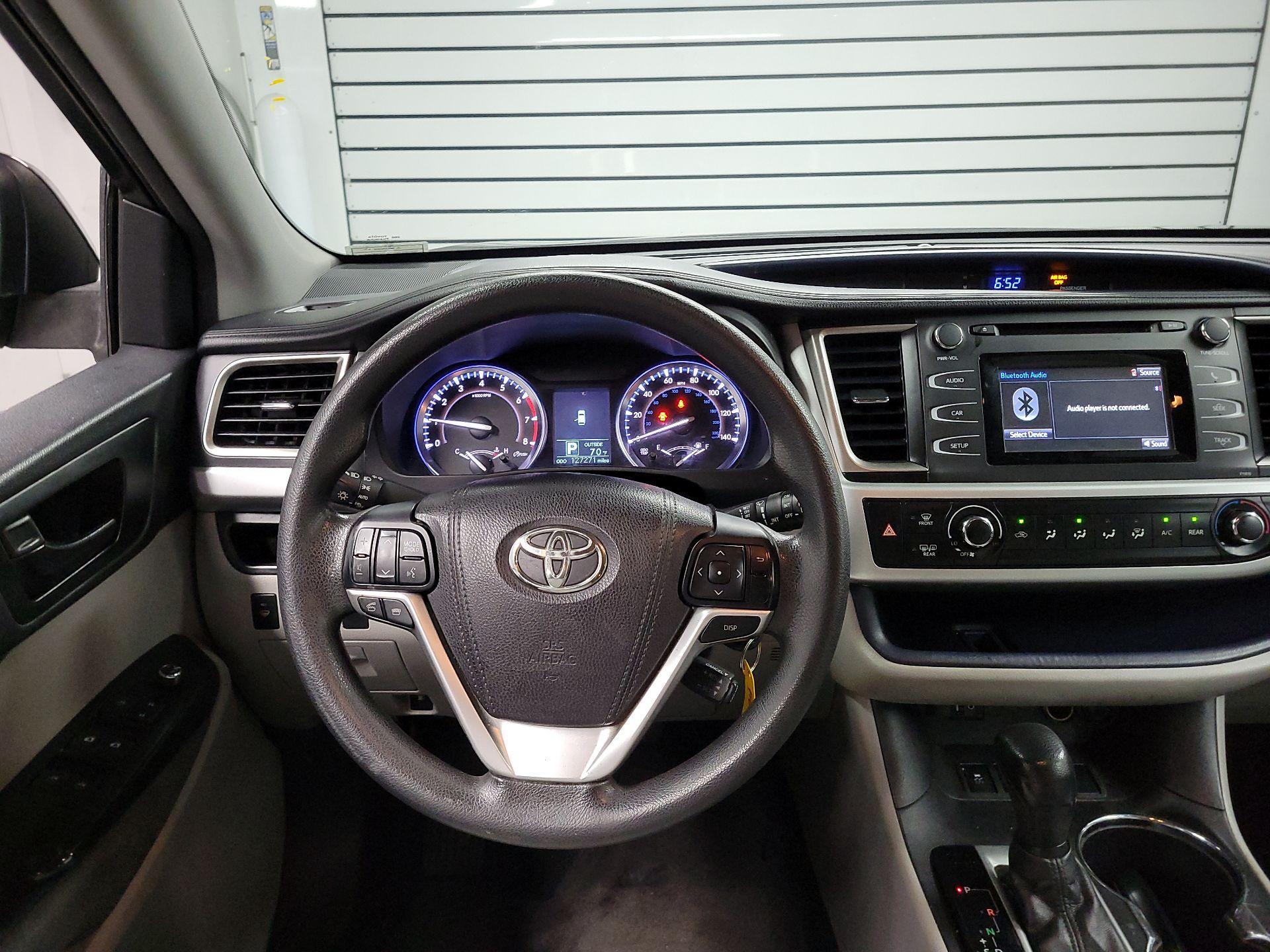Thumbnail: 2016 Toyota Highlander - 10