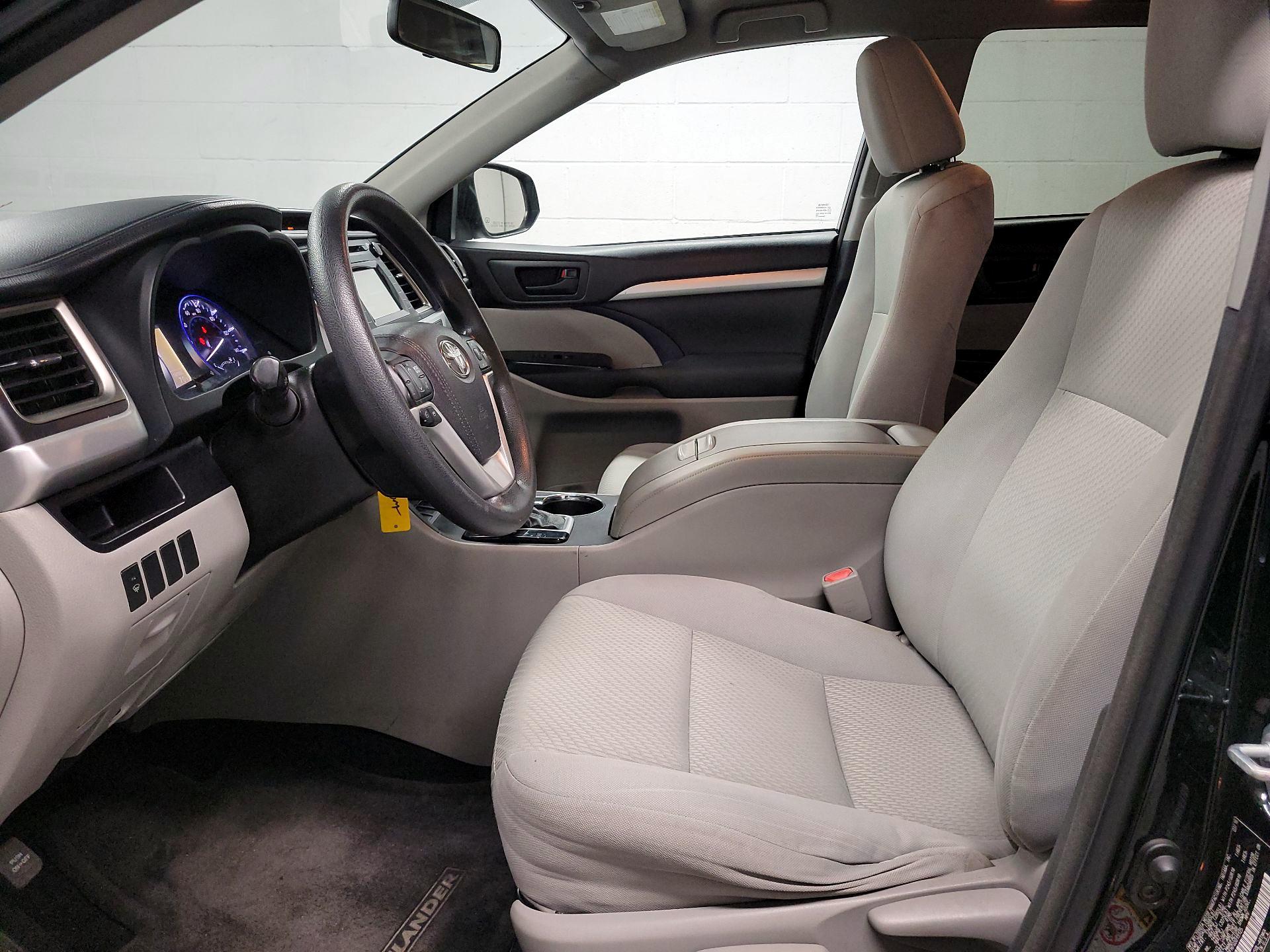 Thumbnail: 2016 Toyota Highlander - 11