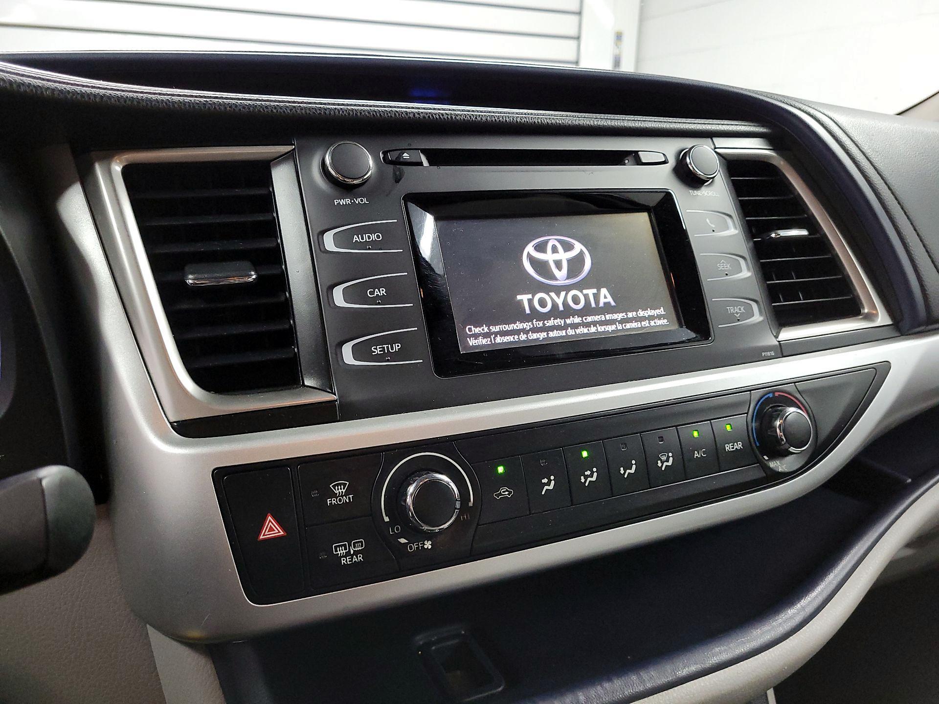 Thumbnail: 2016 Toyota Highlander - 14