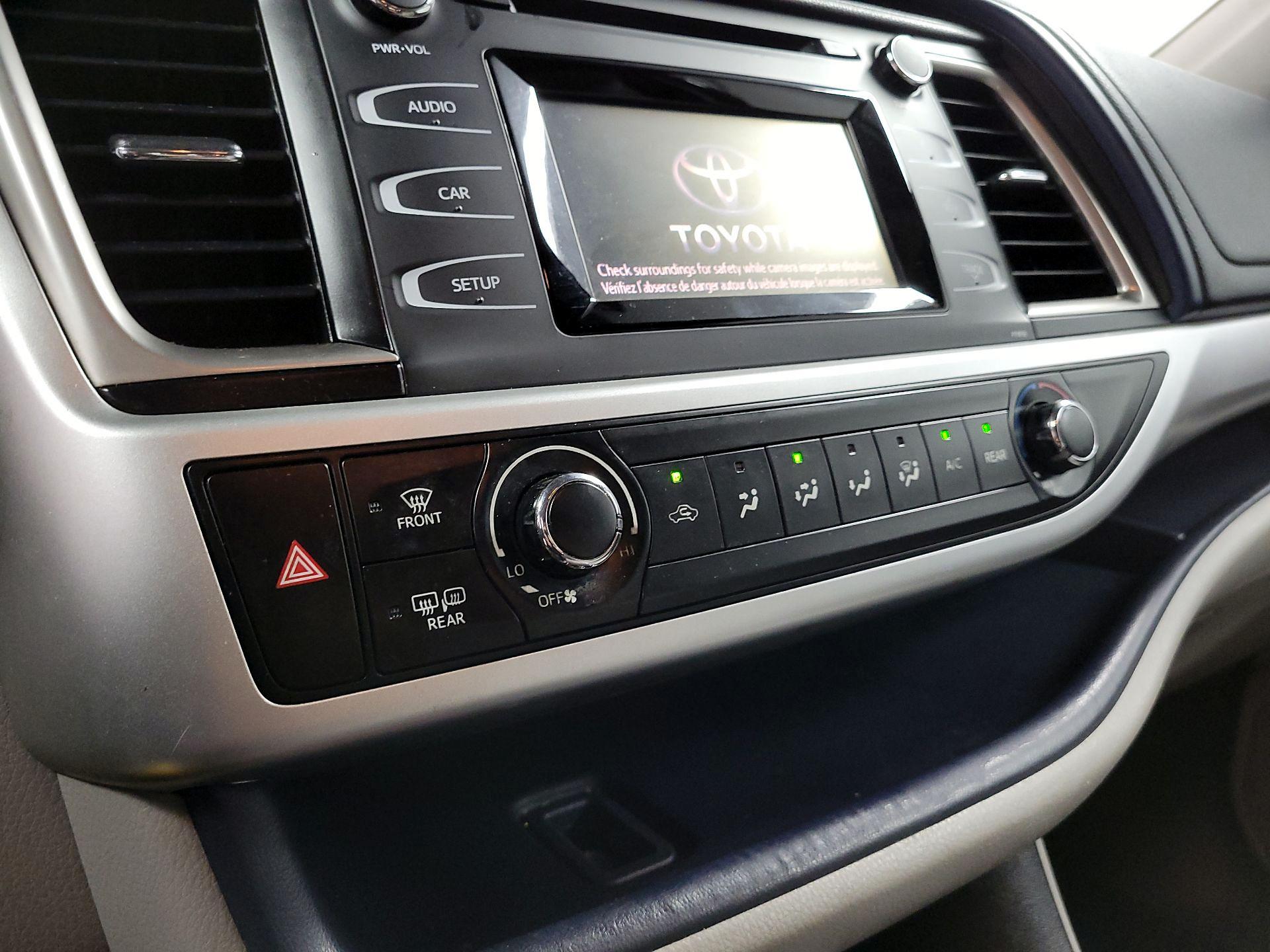 Thumbnail: 2016 Toyota Highlander - 15